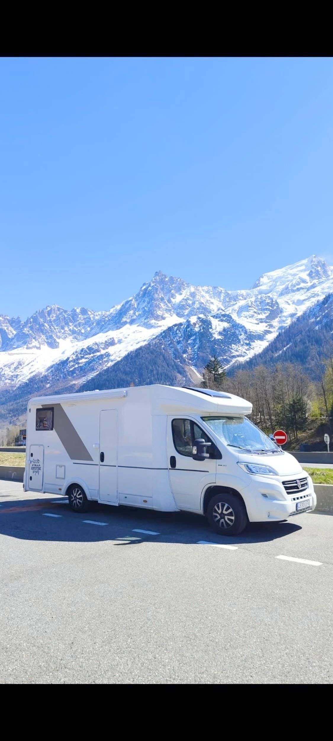 Vista frontale a ¾ Fiat - Yescapa