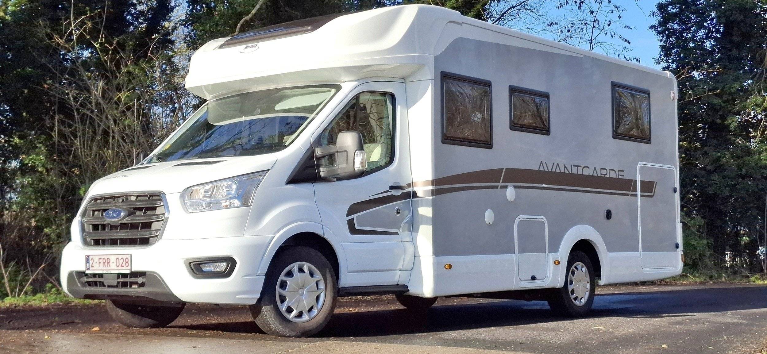 Voorkant 3/4 Ford ford transit - Yescapa