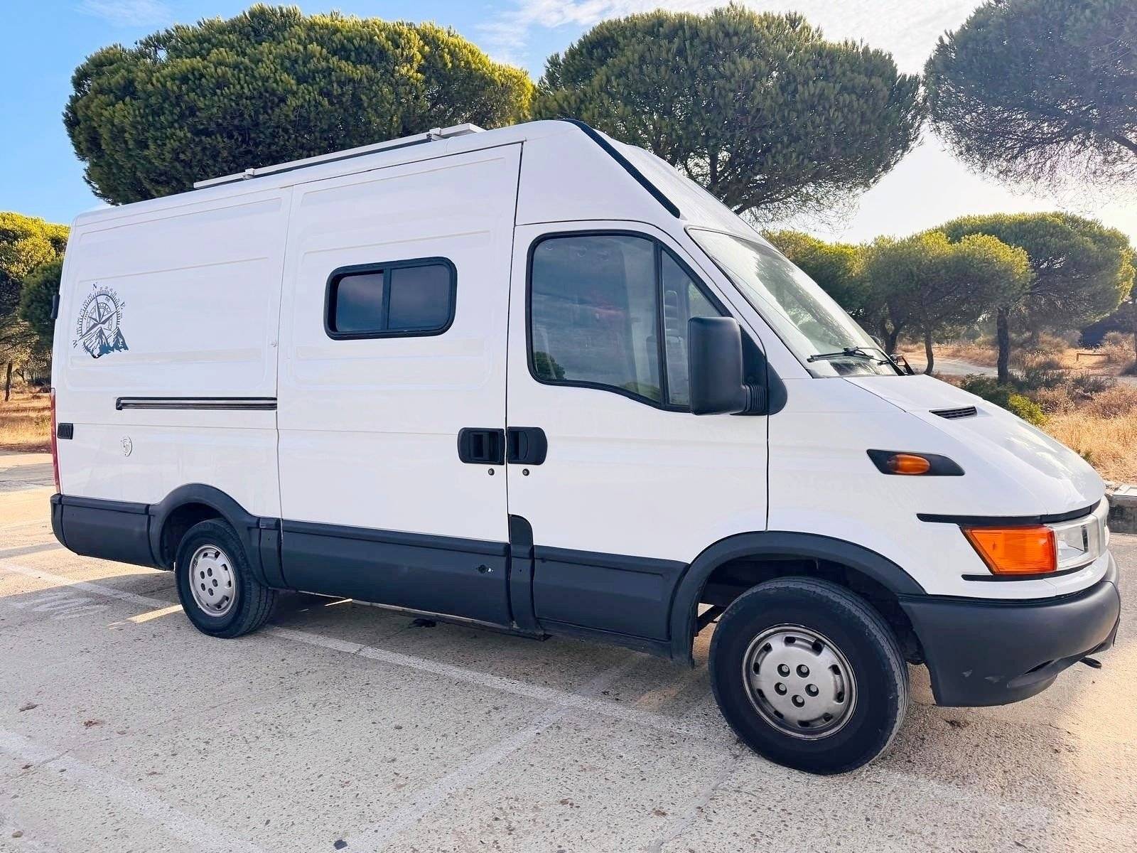 Vista frontale a ¾ Iveco Daily 2.3 - Yescapa