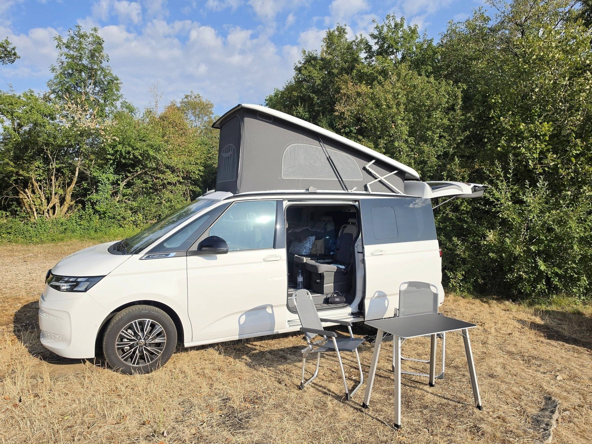 Menjador Volkswagen california beach camper T7 - Yescapa