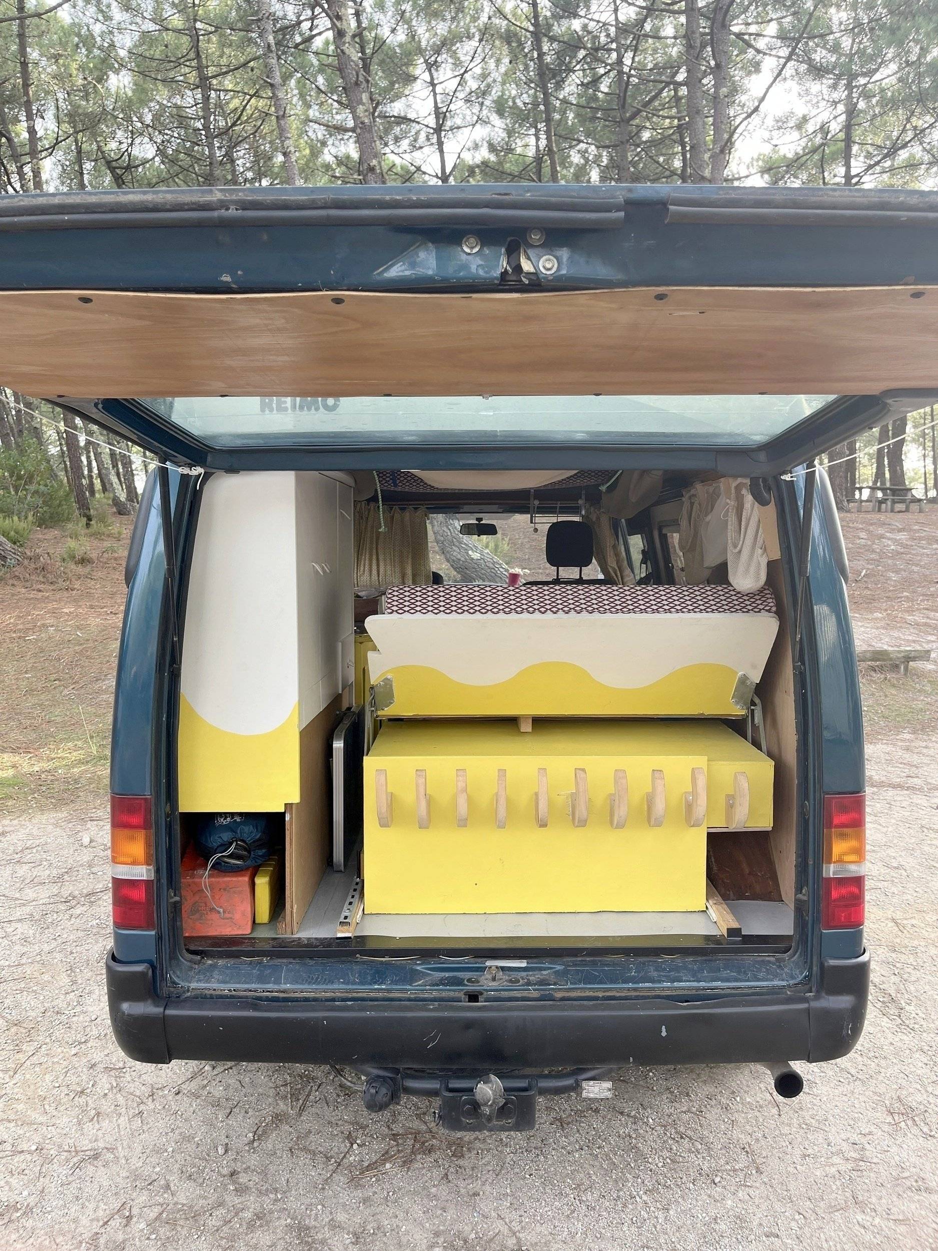 Vista de trás Ford Transit - Yescapa