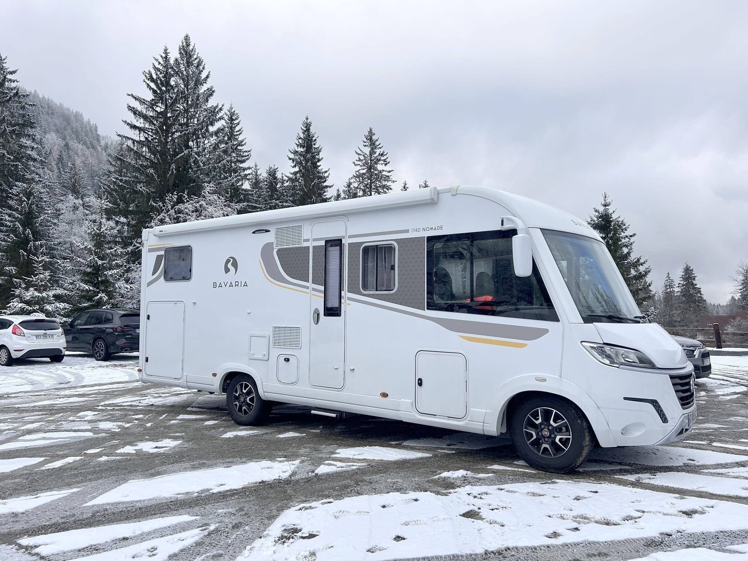 Front view from 3/4 Fiat Ducato 2,3 l 140ch - Yescapa