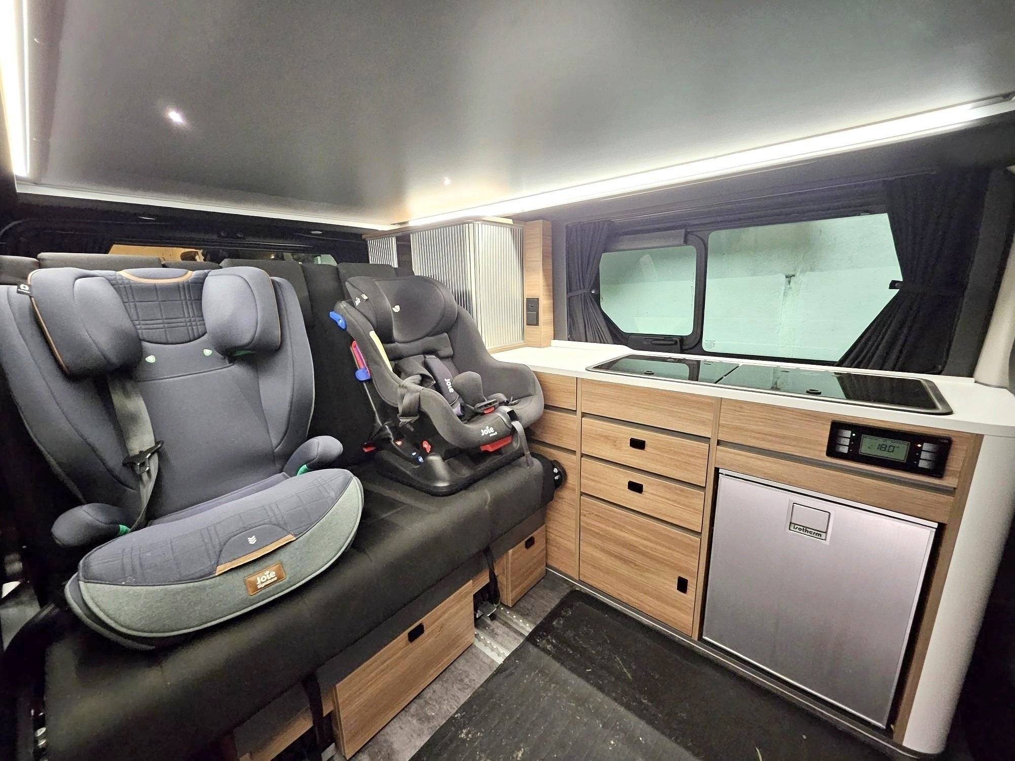 Eethoek Renault RENAULT TRAFIC 2.0 DCI 150 - Yescapa