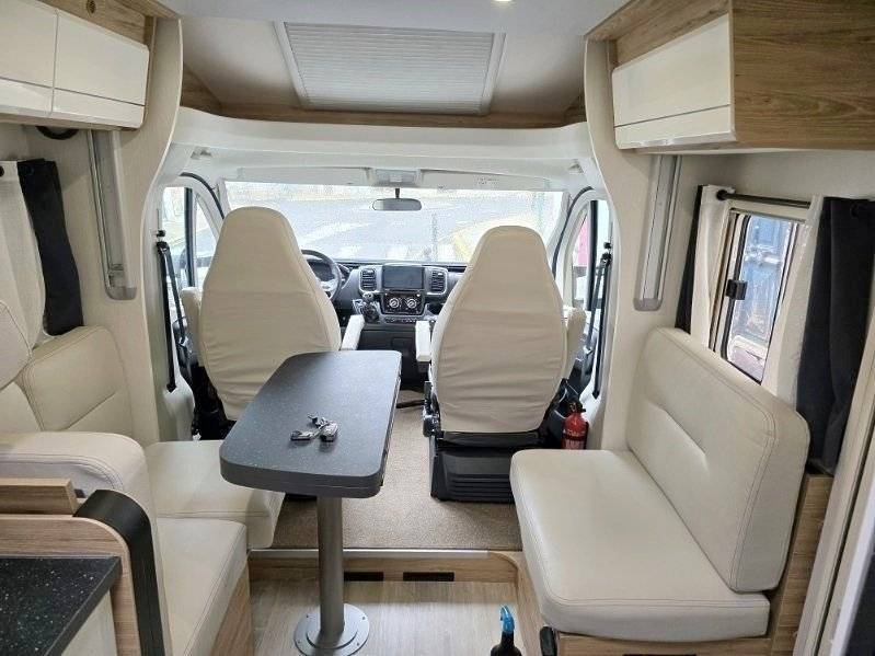 Coin repas Fiat Ducato 2,2 l JTD 130 ch. - Yescapa