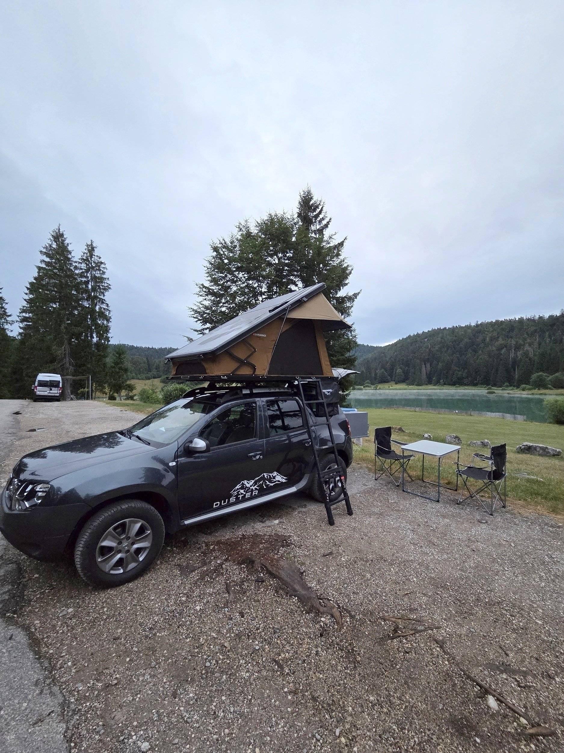 Vue avant de 3/4 Dacia Dacia Duster (2) 1.5 dCi 4X4 - Yescapa