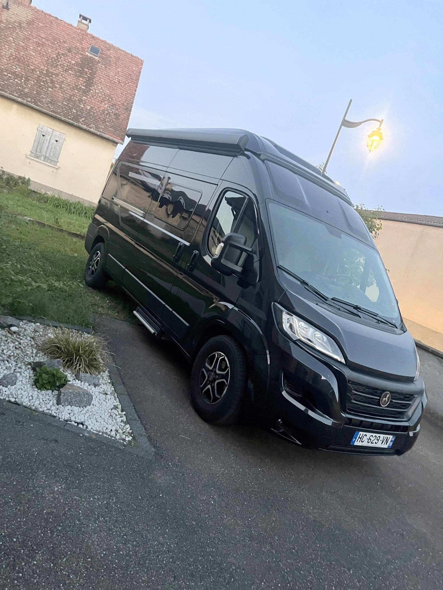 Vue avant de 3/4 Fiat Etrusco - Yescapa