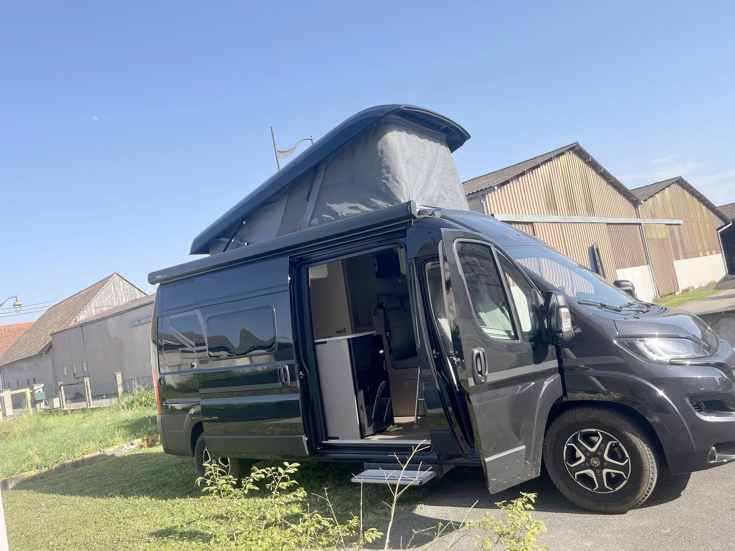 Front view from 3/4 Fiat Etrusco - Yescapa