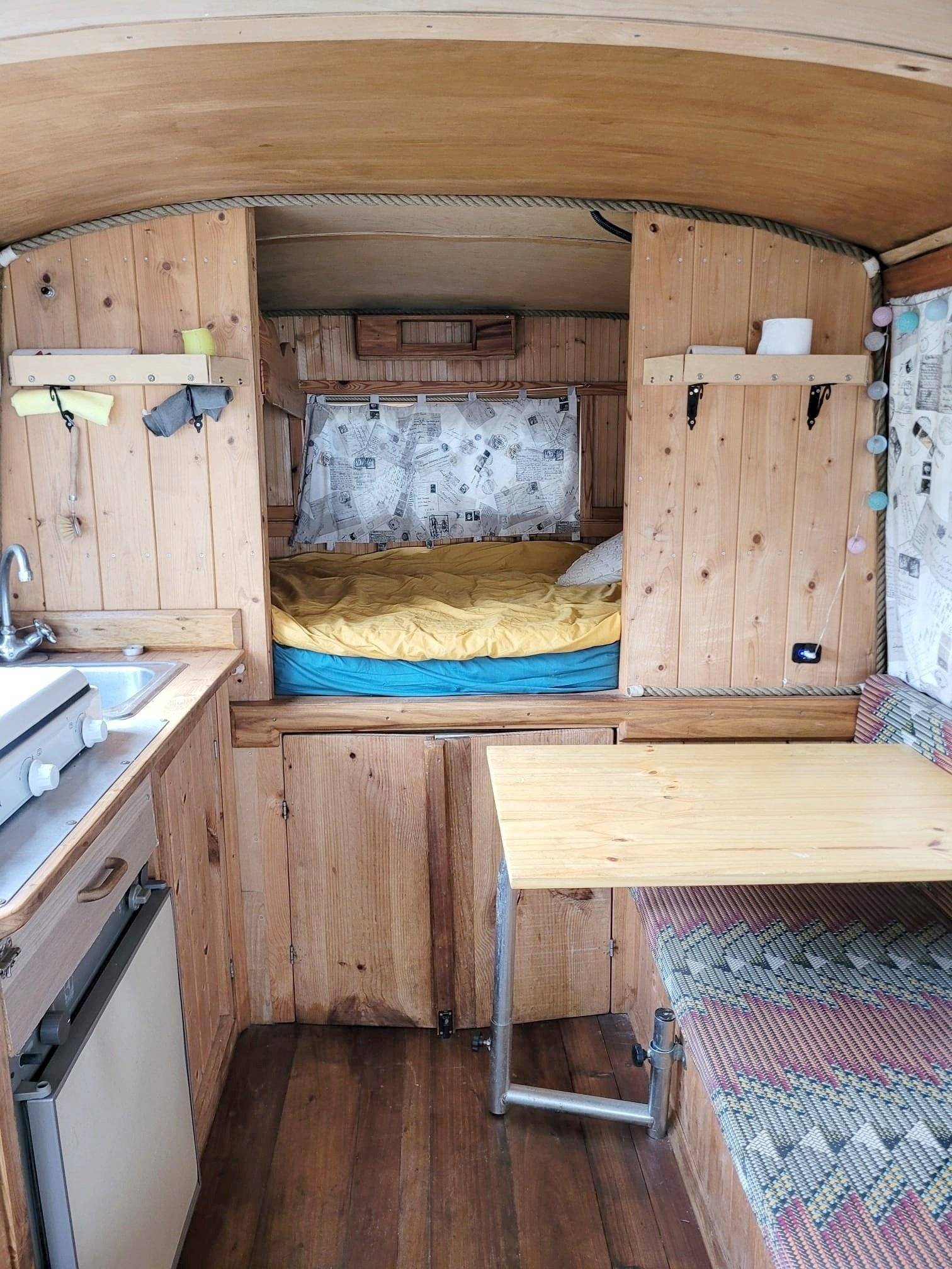 Coin repas Mercedes T1 - Yescapa