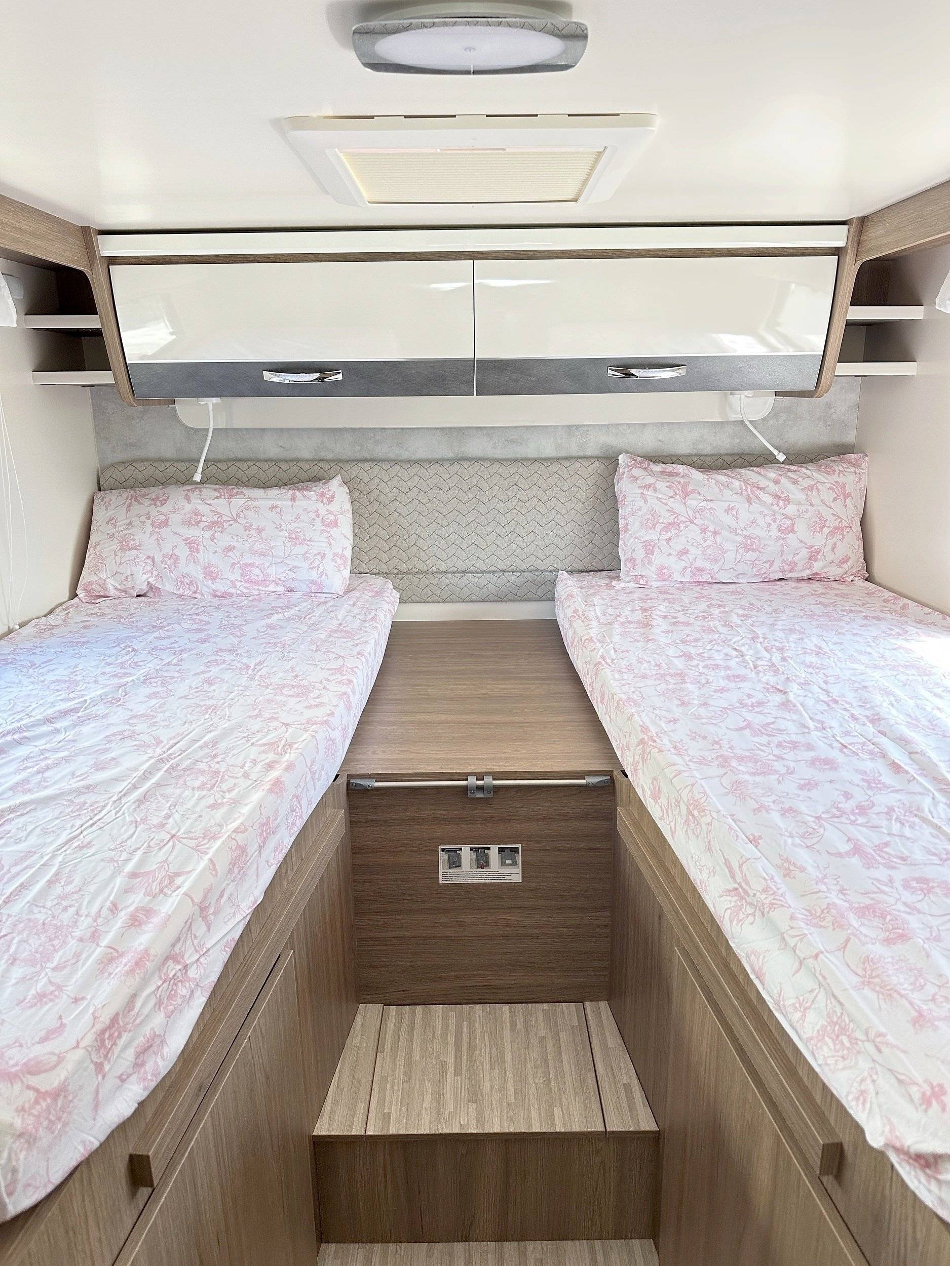 Elnagh Elnagh  Baron