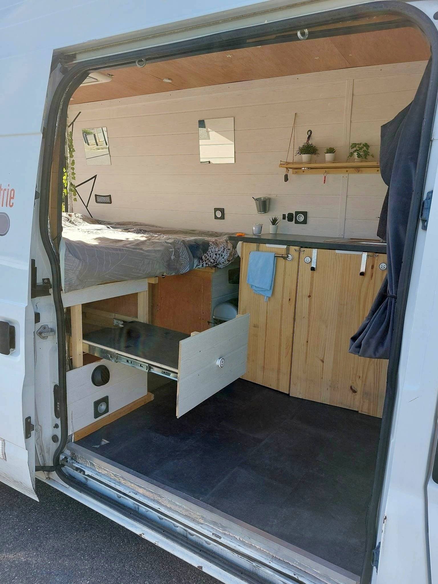 Bauges Automobiles FORD TRANSIT 140CV