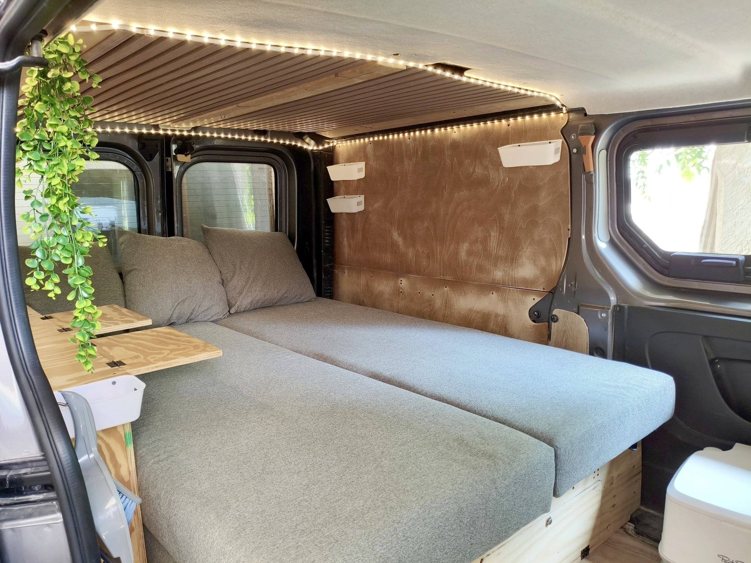 Dining Area Renault Trafic 1,6 l 125 ch - Yescapa