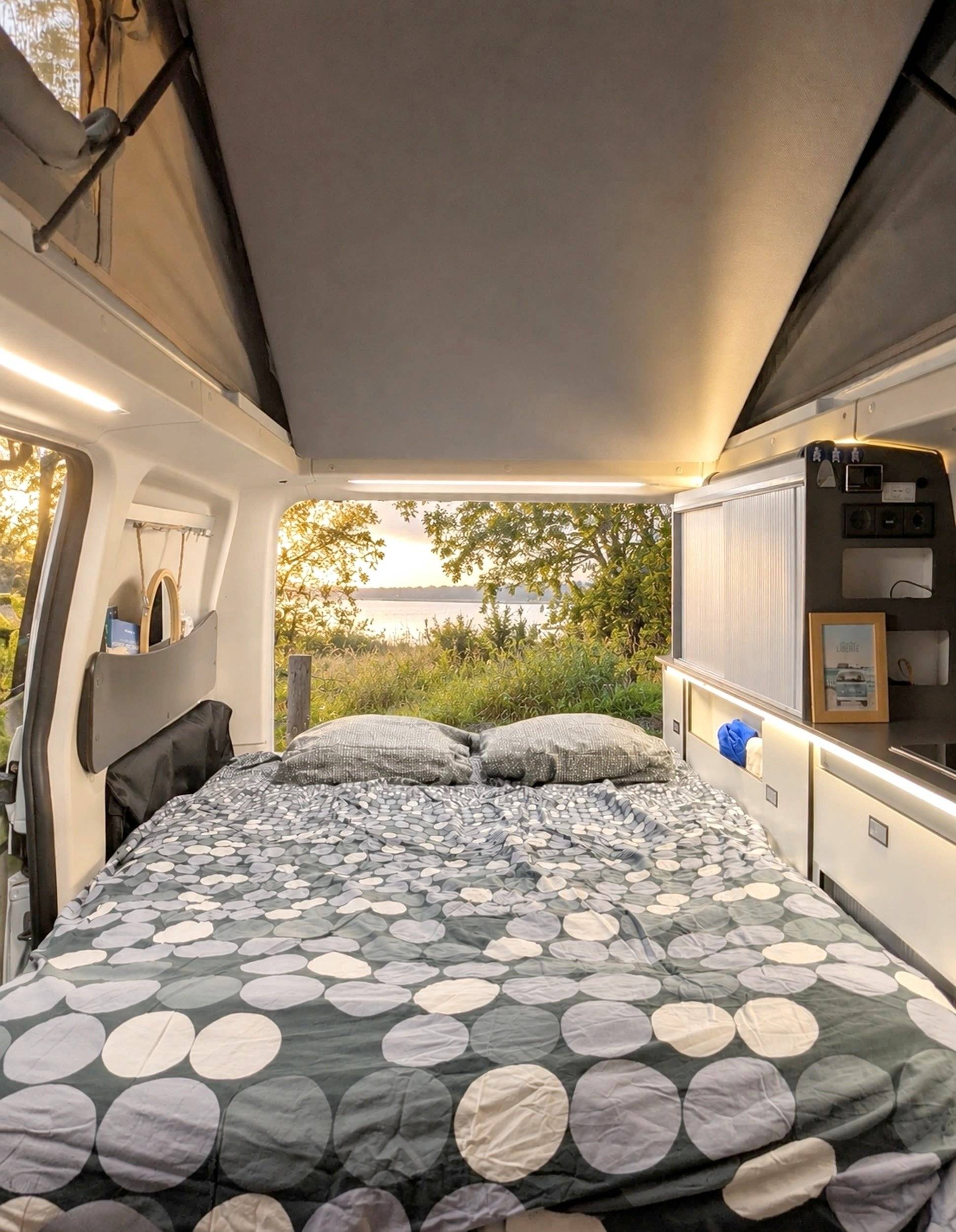 Berth Ford Transit Custom Panama P10 - Yescapa