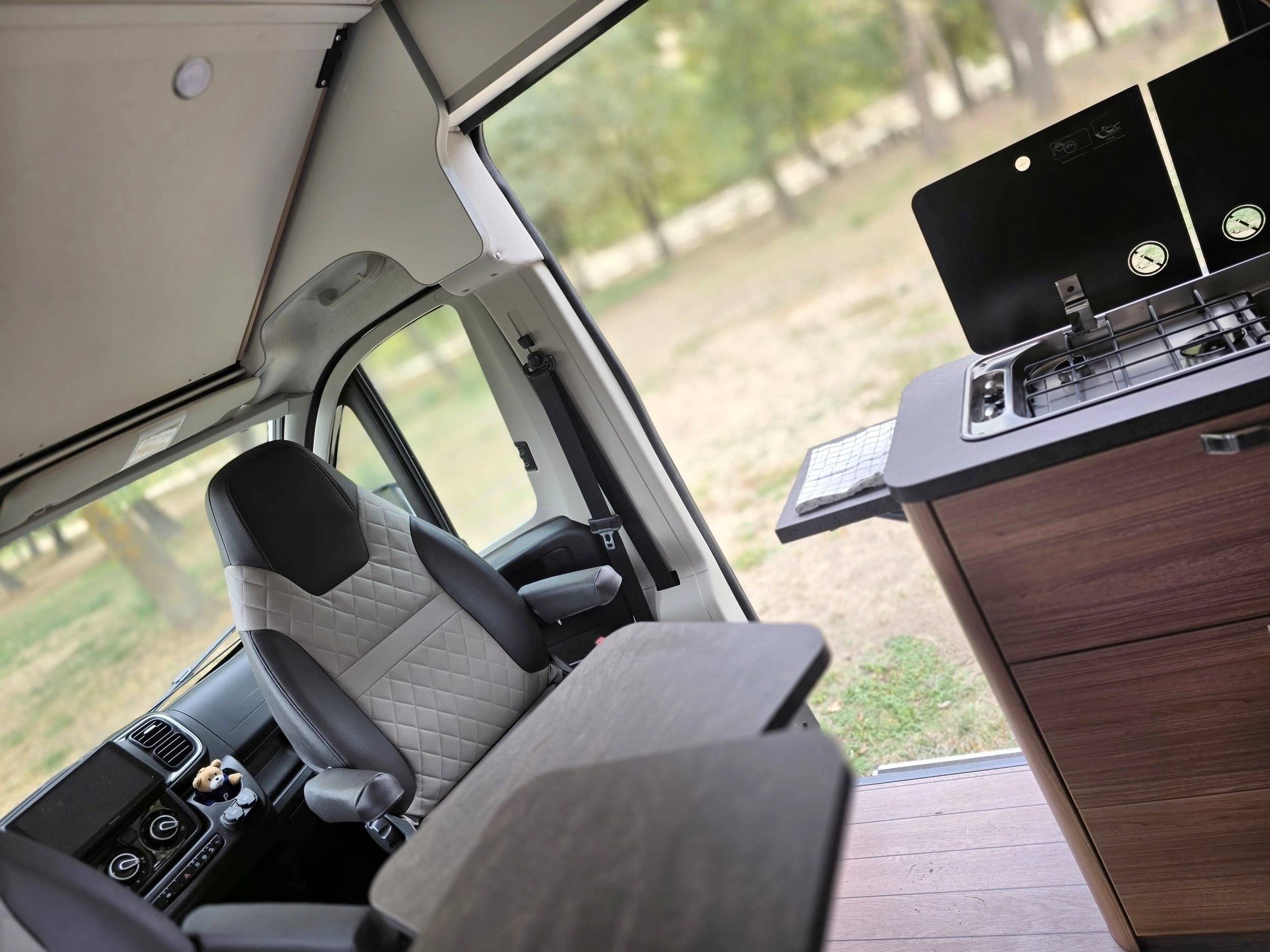 Dinette Fiat Ducato 2,2 l Multijet 130 ch. - Yescapa