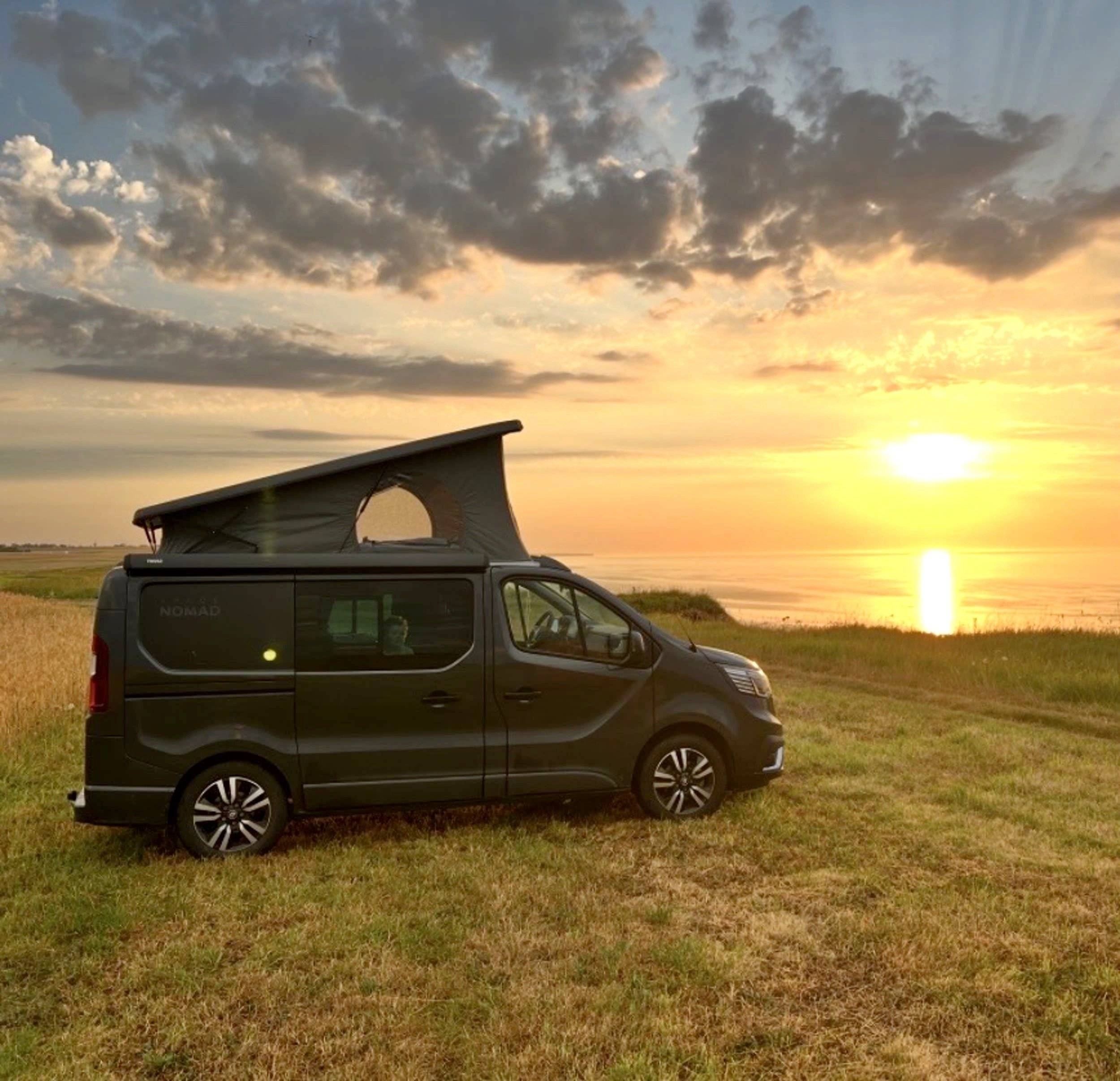schräge Vorderansicht Renault Trafic SpaceNomad III Grand 2.0L 170ch - Yescapa