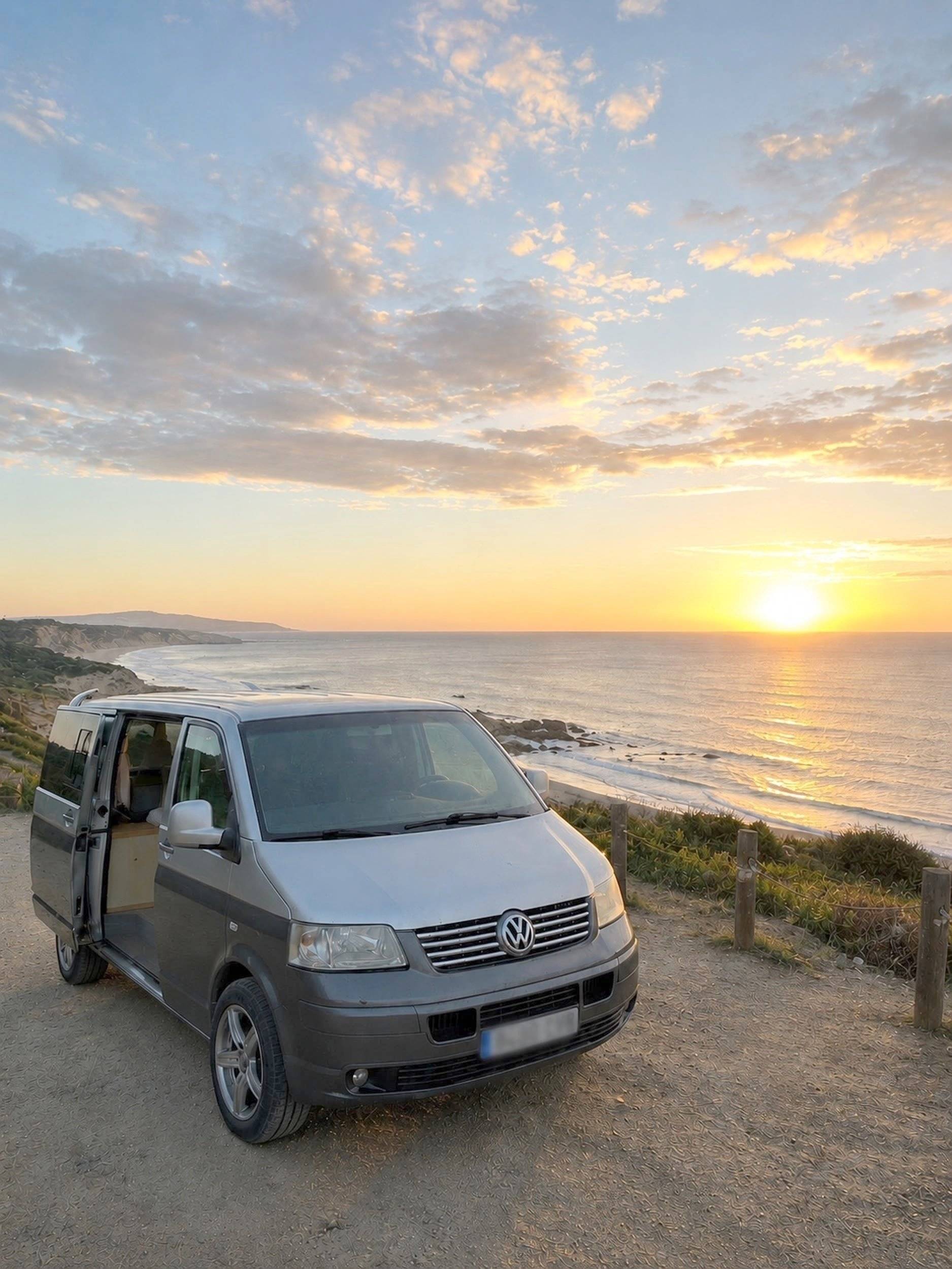 Vista de 3/4 Volkswagen T5 TDI 104 ch - Yescapa