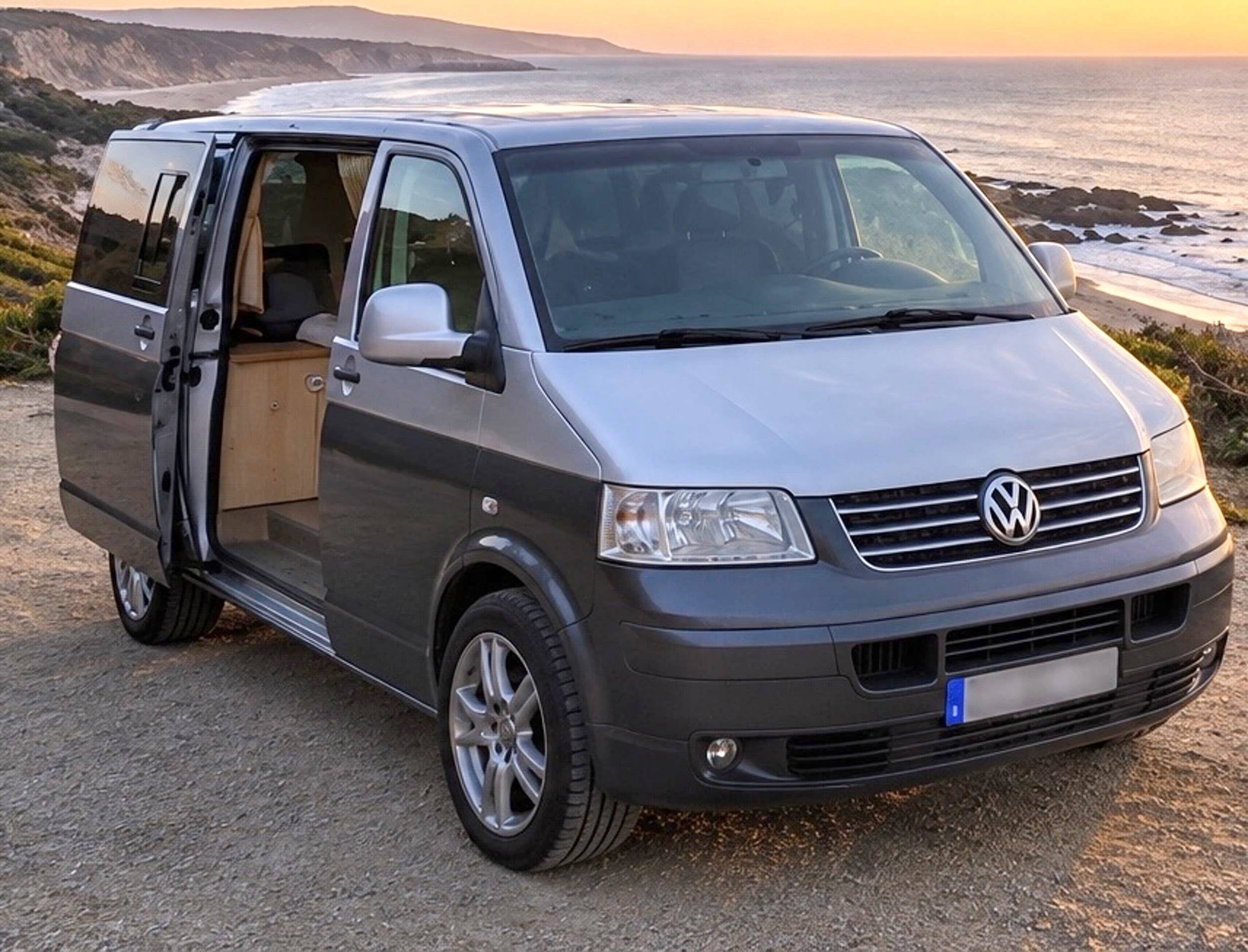 Front view from 3/4 Volkswagen T5 TDI 104 ch - Yescapa