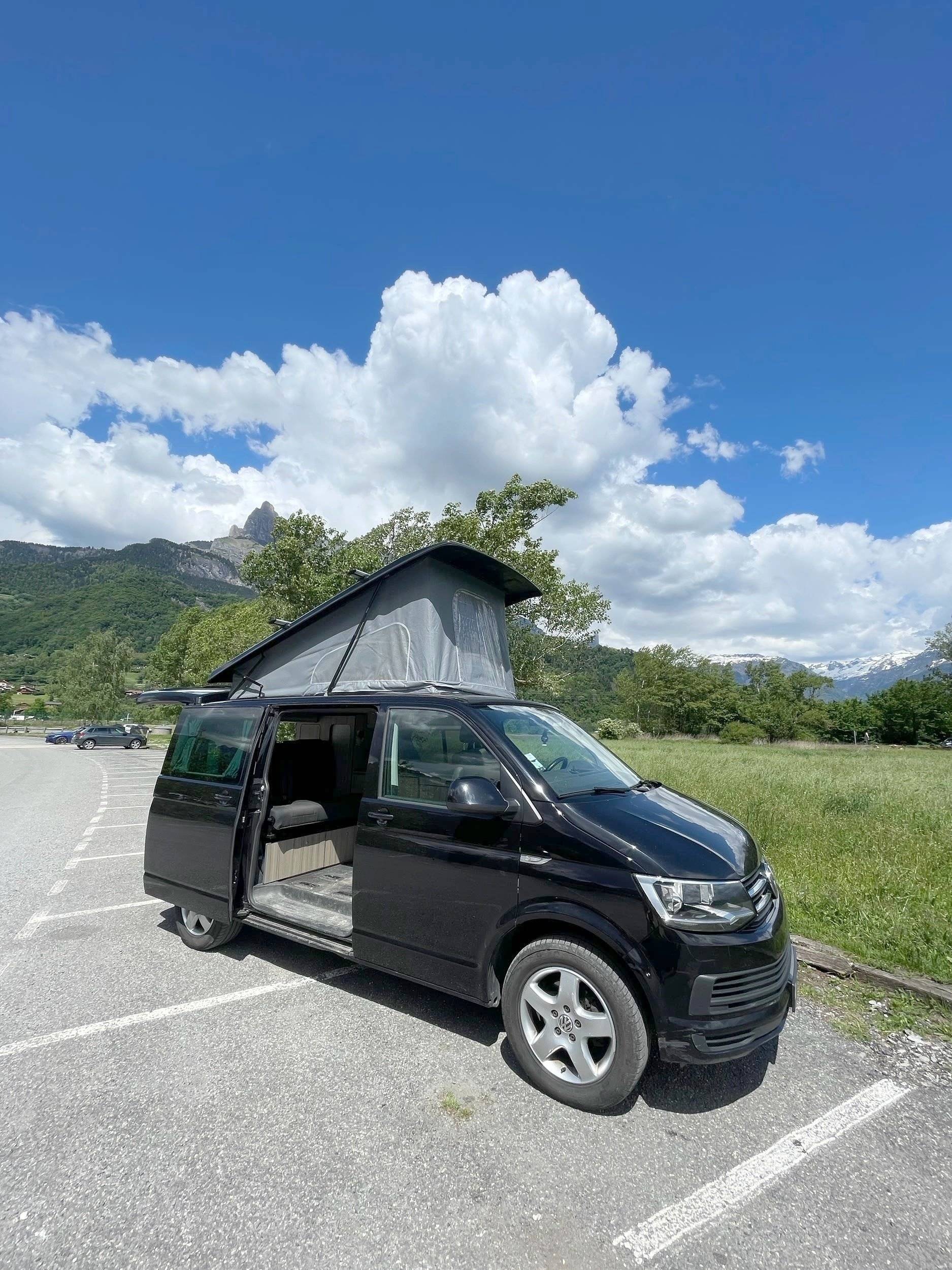 Vista del vehículo ángulo delantero Volkswagen Volkswagen Caravelle t6 - Yescapa