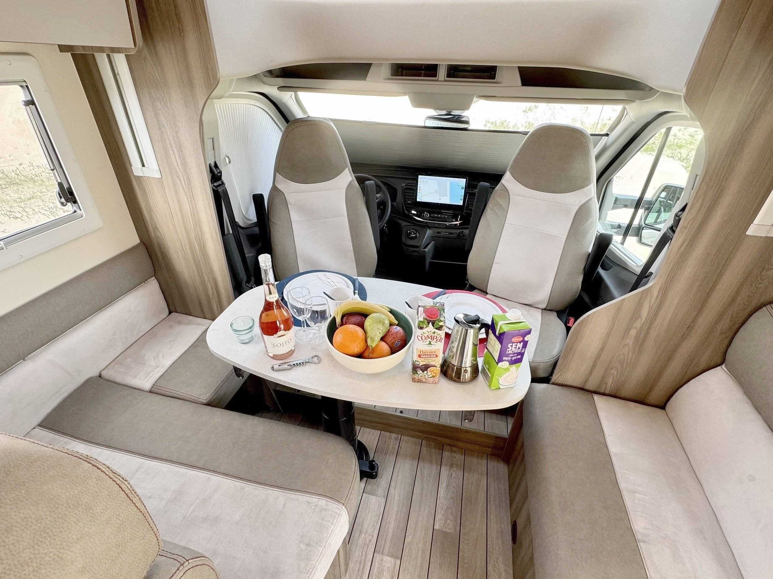 Dining Area Ford FORD Transit 2,0 TDCI 170 CV - Euro 6 - Yescapa