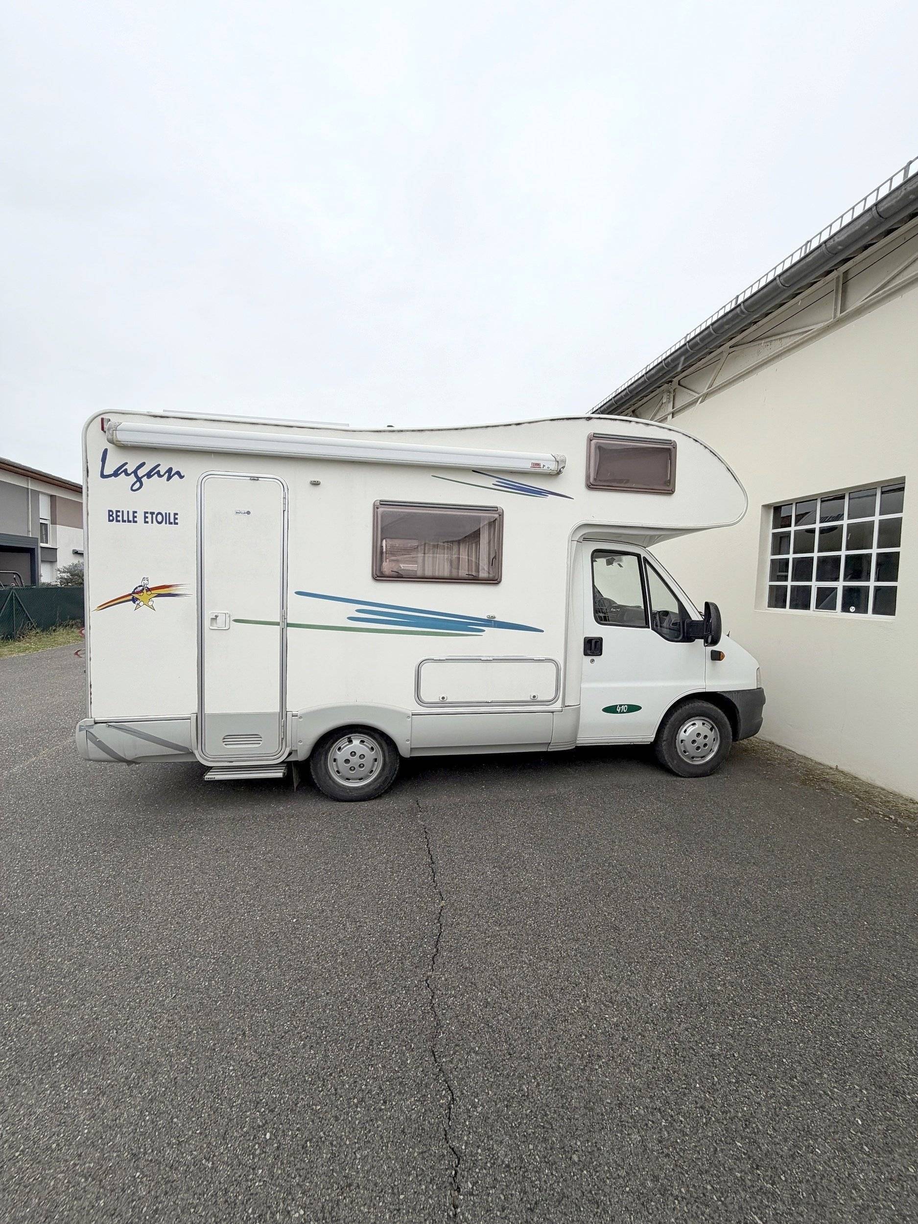 Front view from 3/4 Fiat - Yescapa