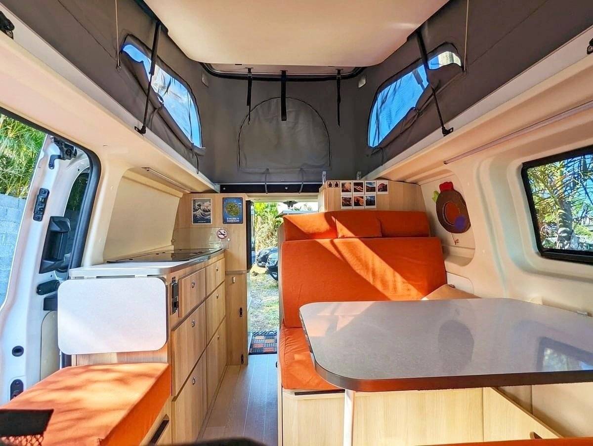 Rapido Ford Transit Custom