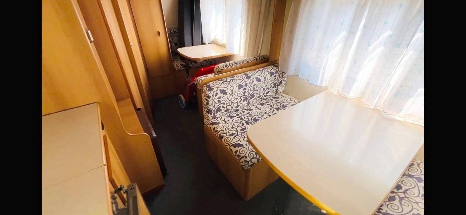 Comedor Ford Transit - Yescapa