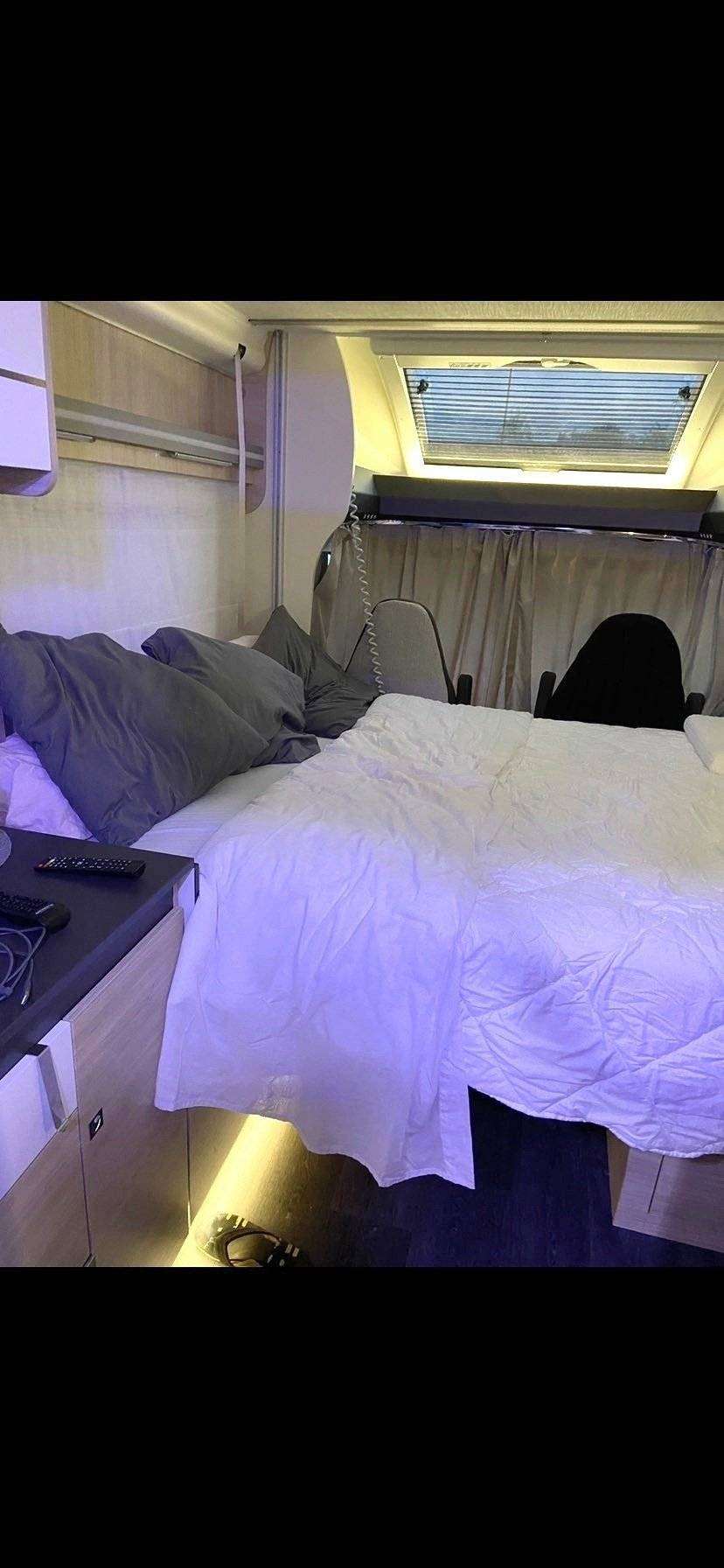 Challenger FORD TRANSIT