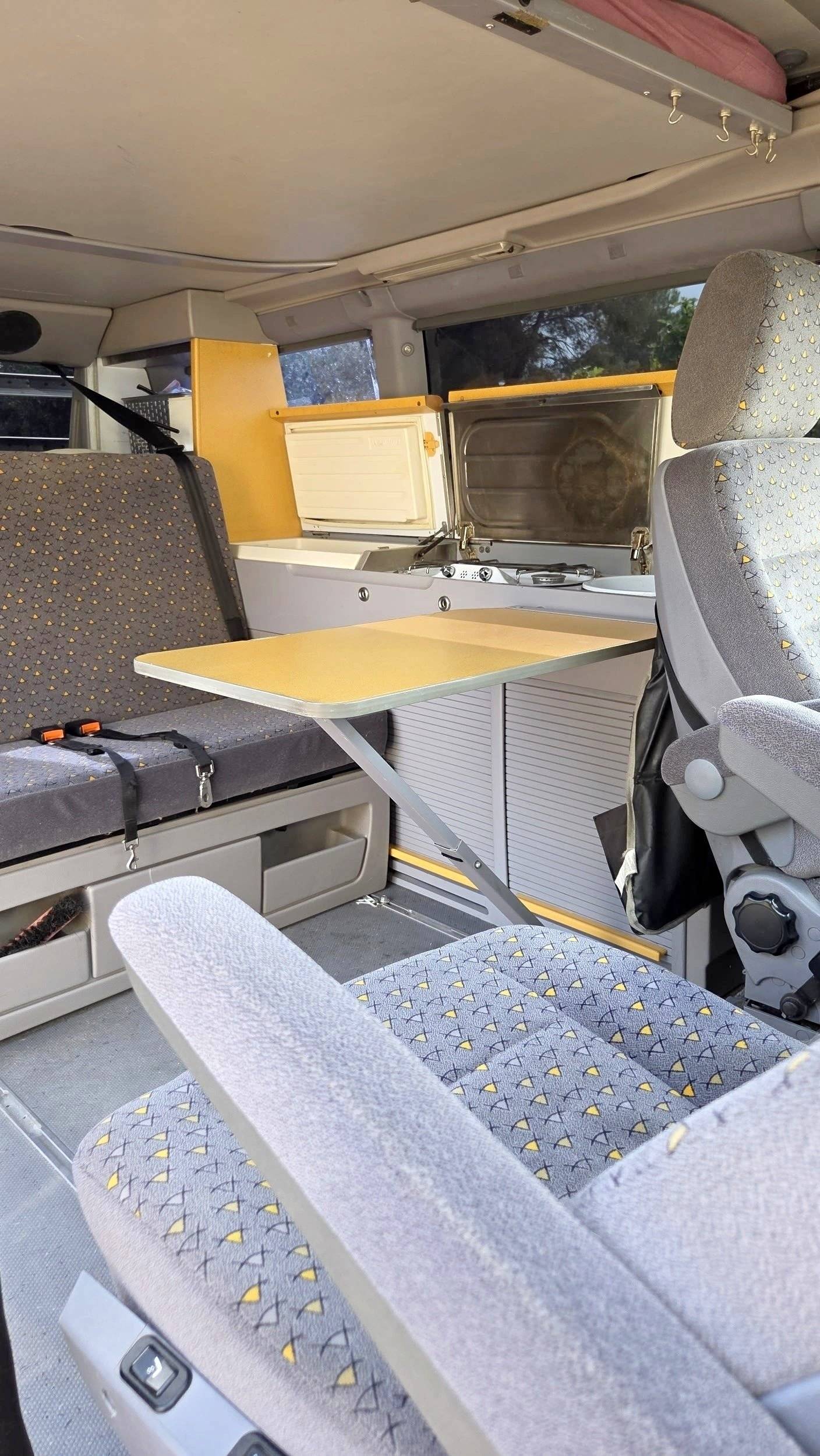 Eethoek Mercedes Vito 112 cdi - Yescapa