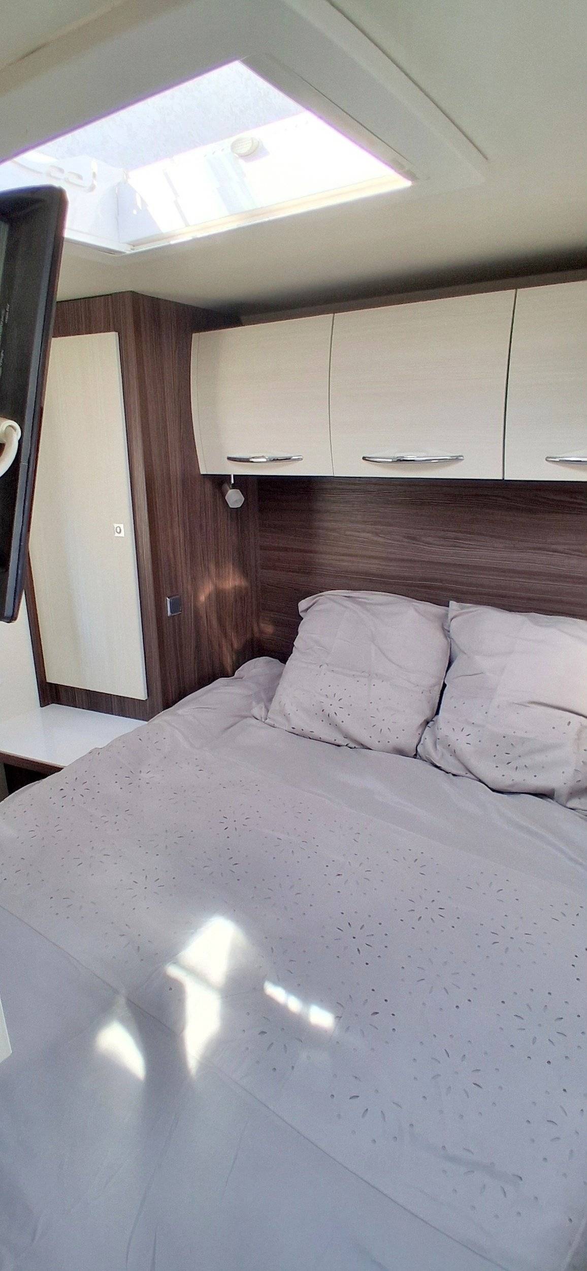Berth Ford Transit 2,2l TDCi 155 ch. - Yescapa