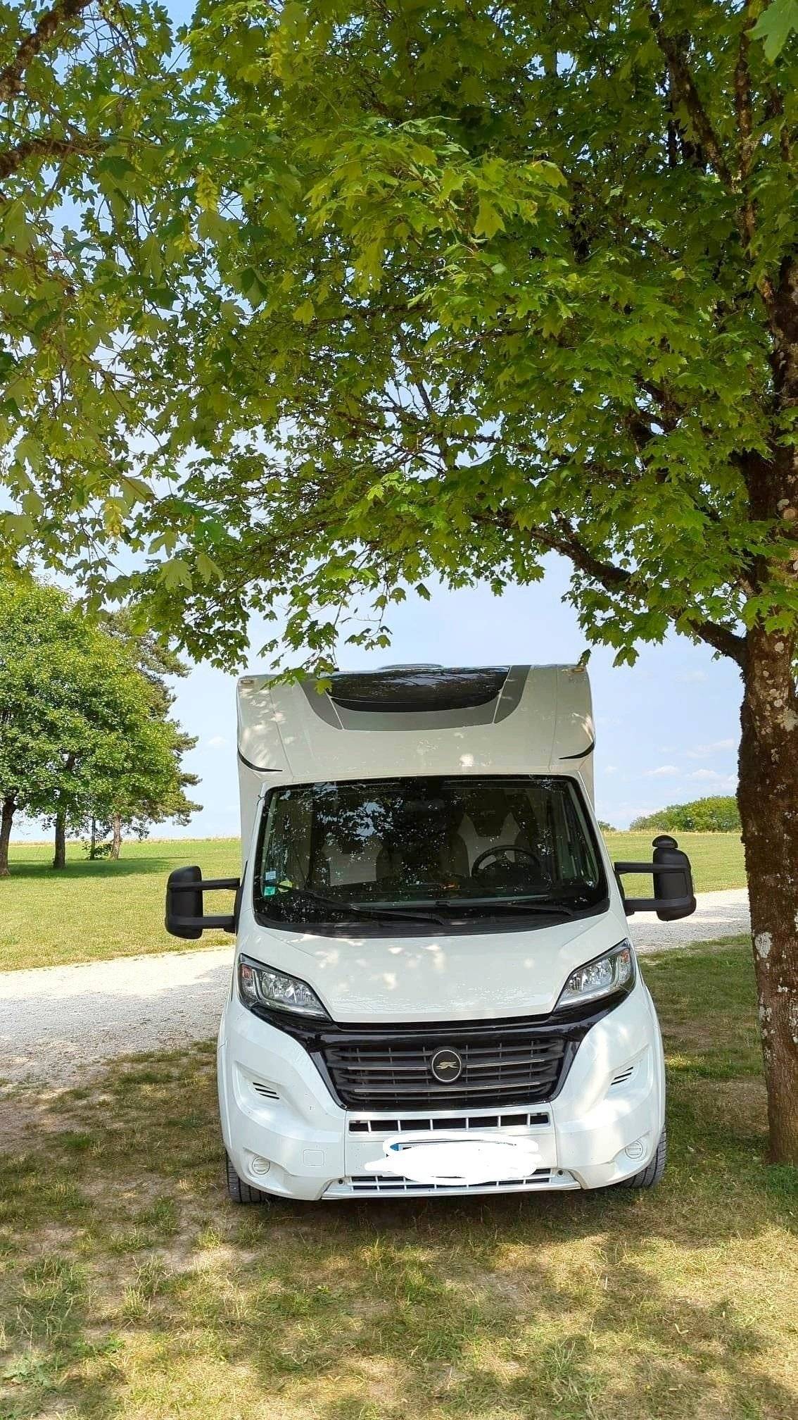 Vue avant de 3/4 Fiat Ducato 2,3 130 ch - Yescapa