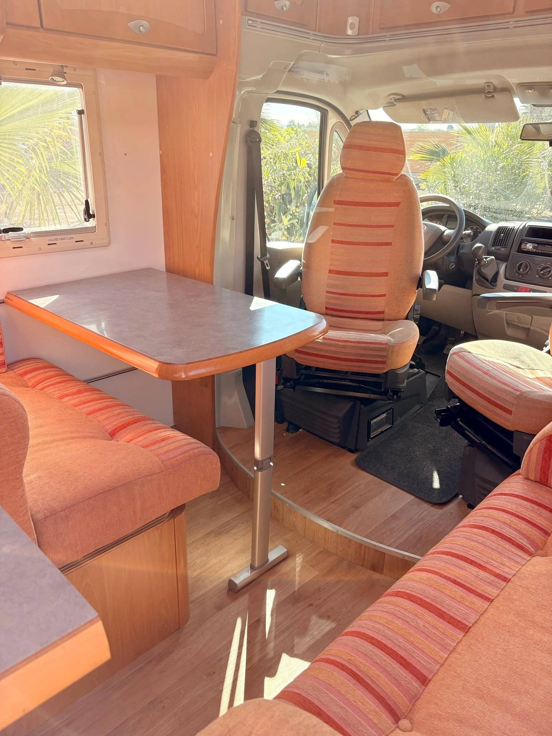 Couchages Fiat Ducato 2,3 l Multijet 130 ch. - Yescapa