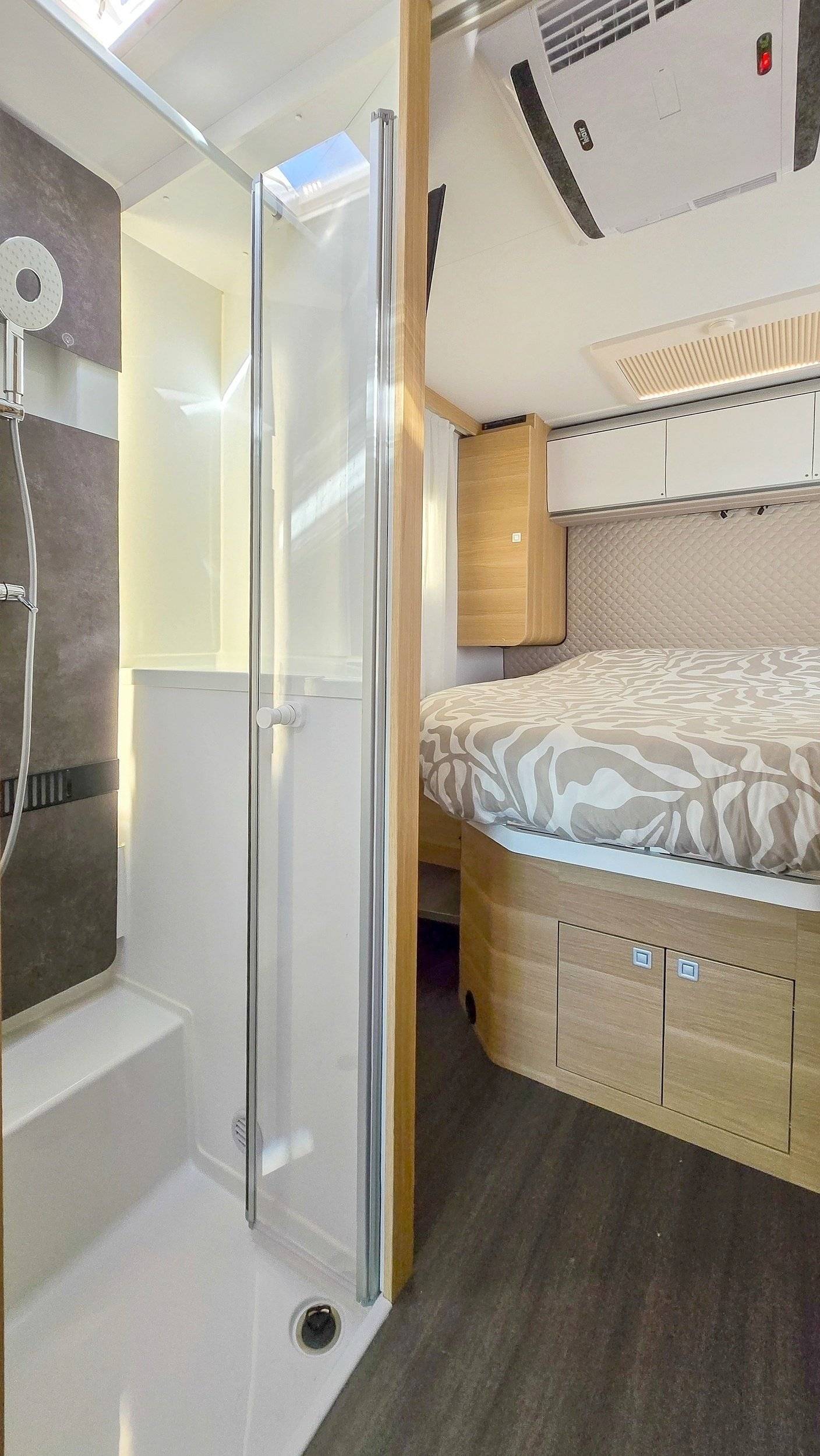 Adria Adria matrix plus 670 DC