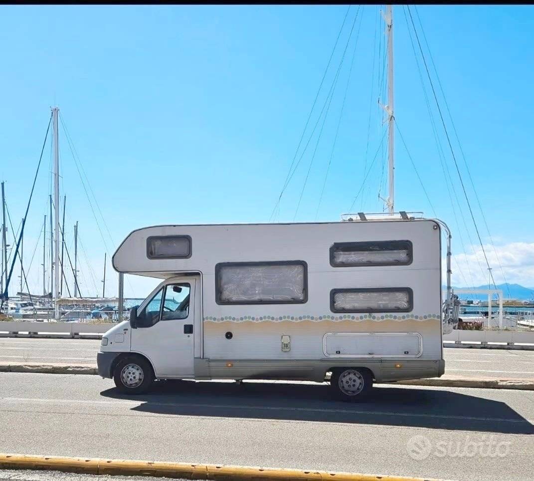 schräge Vorderansicht Fiat Ducato 2 l 115 ch - Yescapa