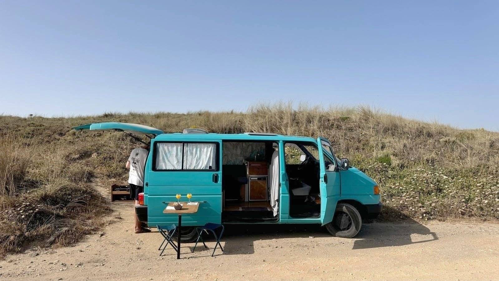 Vue avant de 3/4 Volkswagen Volkswagen Transporter - Yescapa