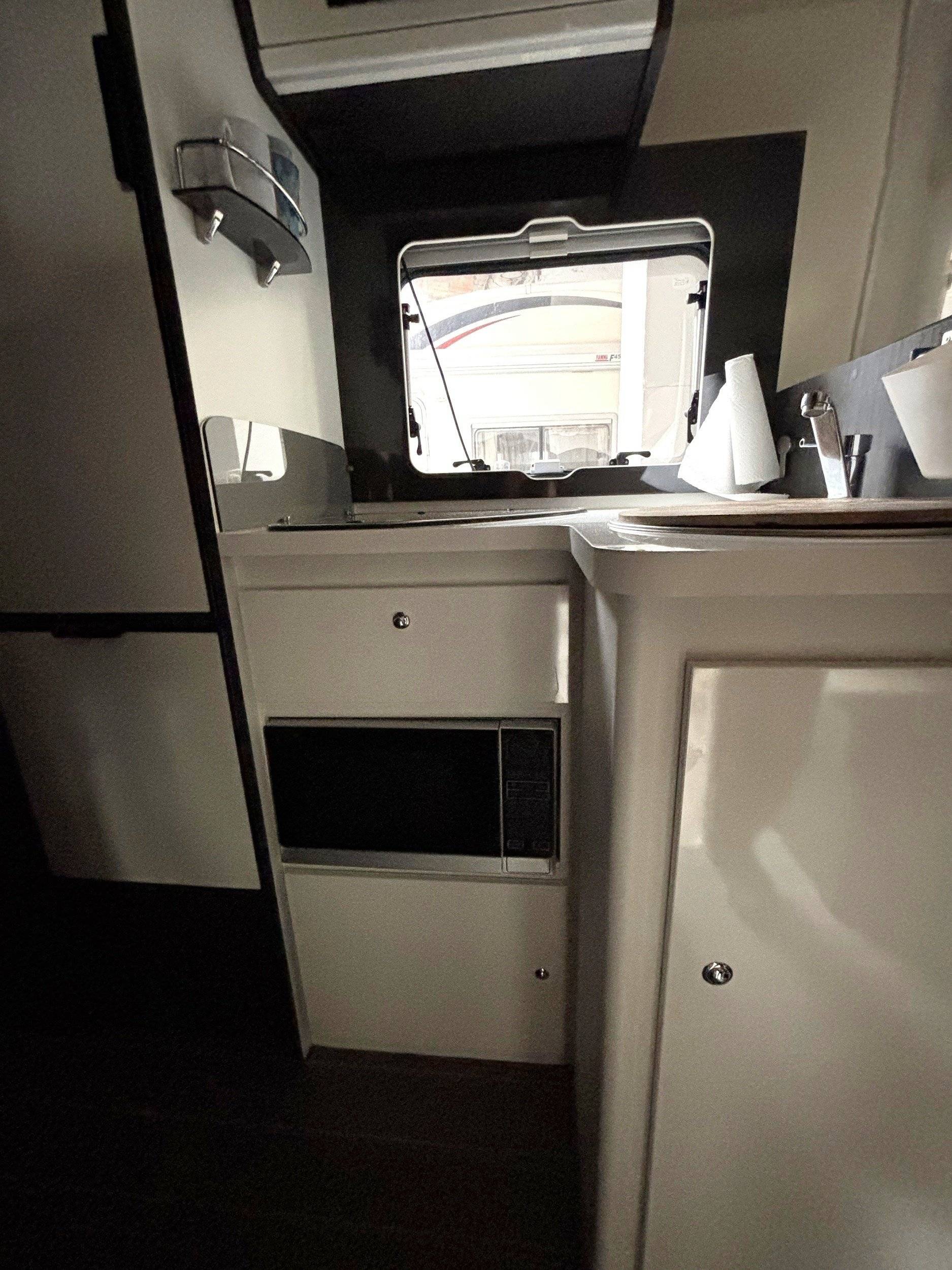 Coin cuisine Ford Transit 2,0 l 155 ch - Yescapa