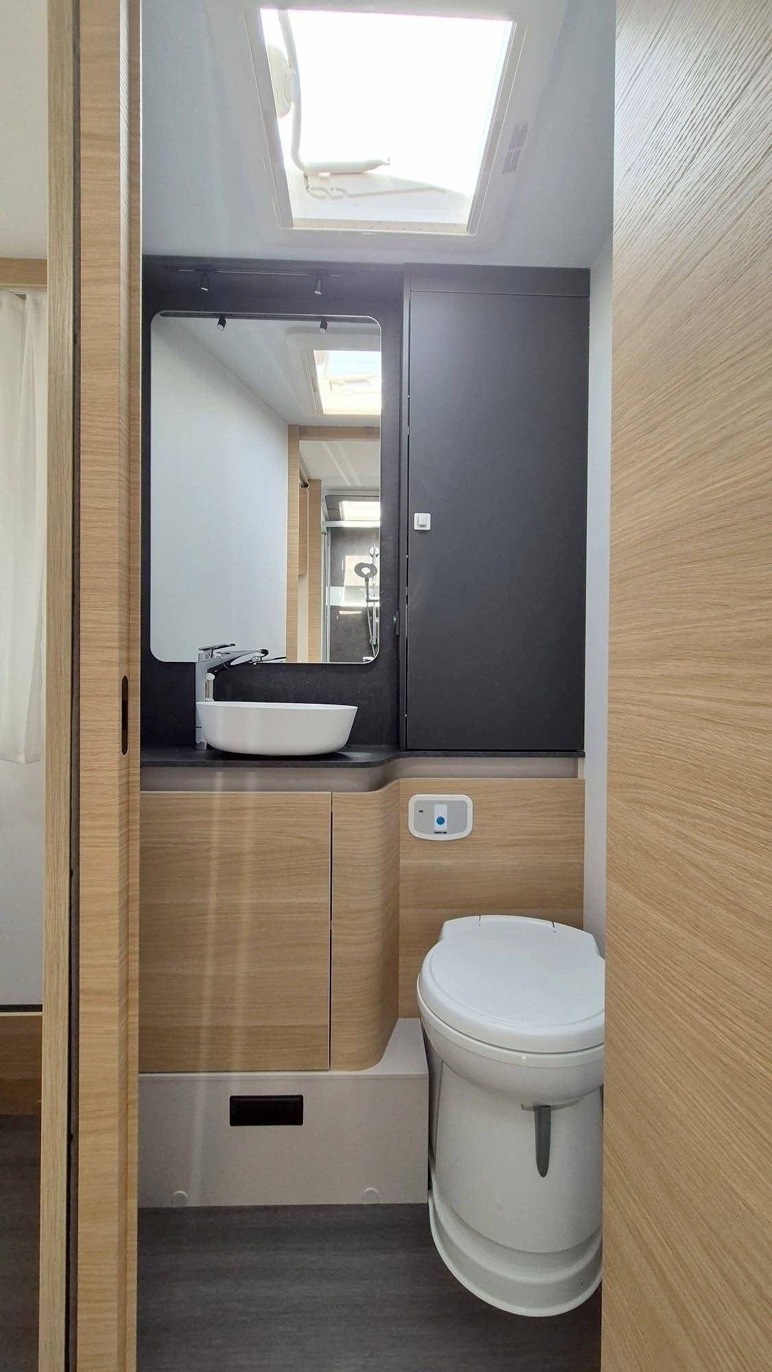 Adria SONIC 700 PLUS DC