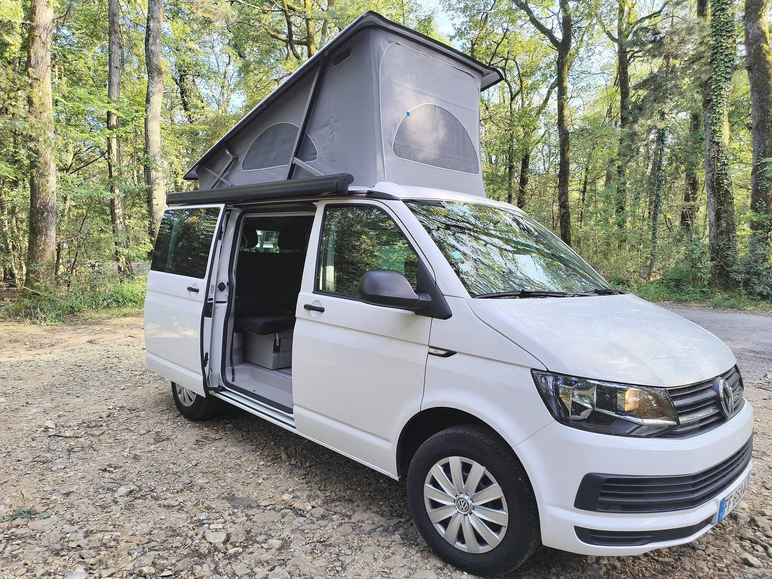 Vista del vehículo ángulo delantero Volkswagen Volkswagen T6 California - Yescapa