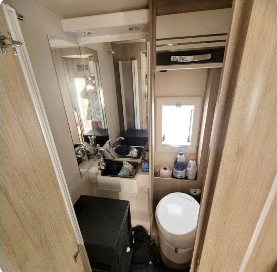 Low profile RV 