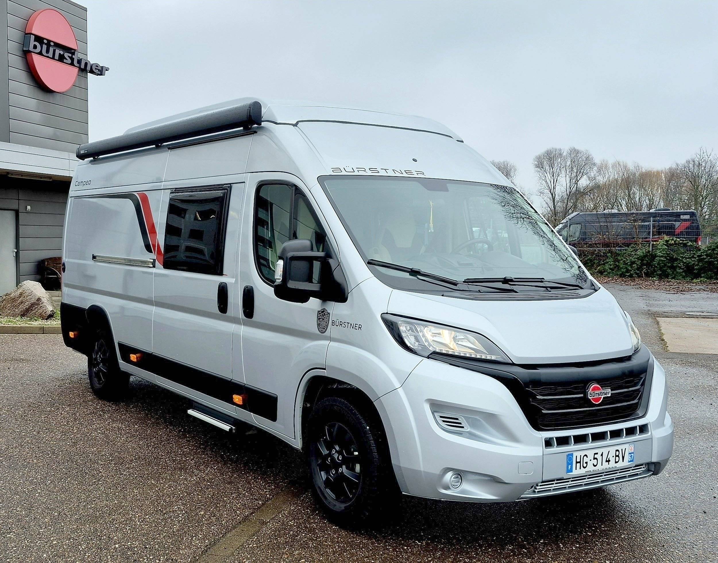 Vista frontale a ¾ Fiat Ducato 2,3 l Multijet 140 - Yescapa