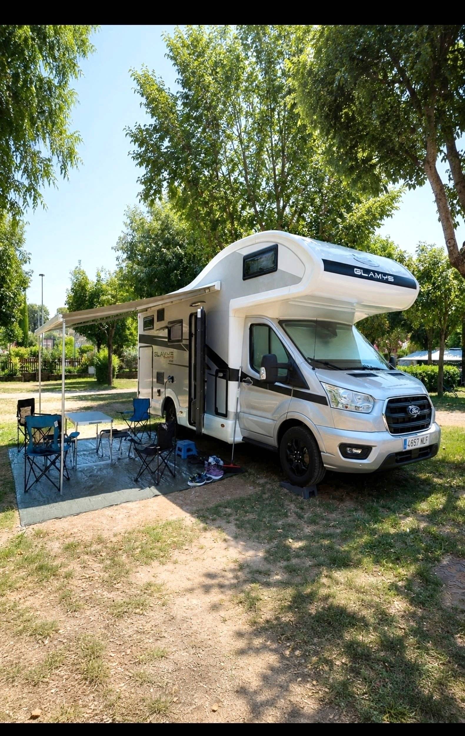 Front view from 3/4 Ford Transit 2,0 l 170 ch - Yescapa
