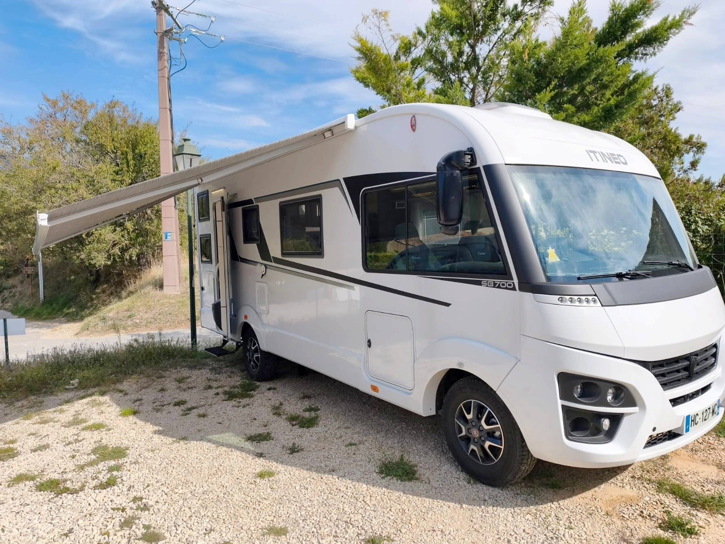 Front view from 3/4 Fiat Ducato 2,0 l 130 ch - Yescapa