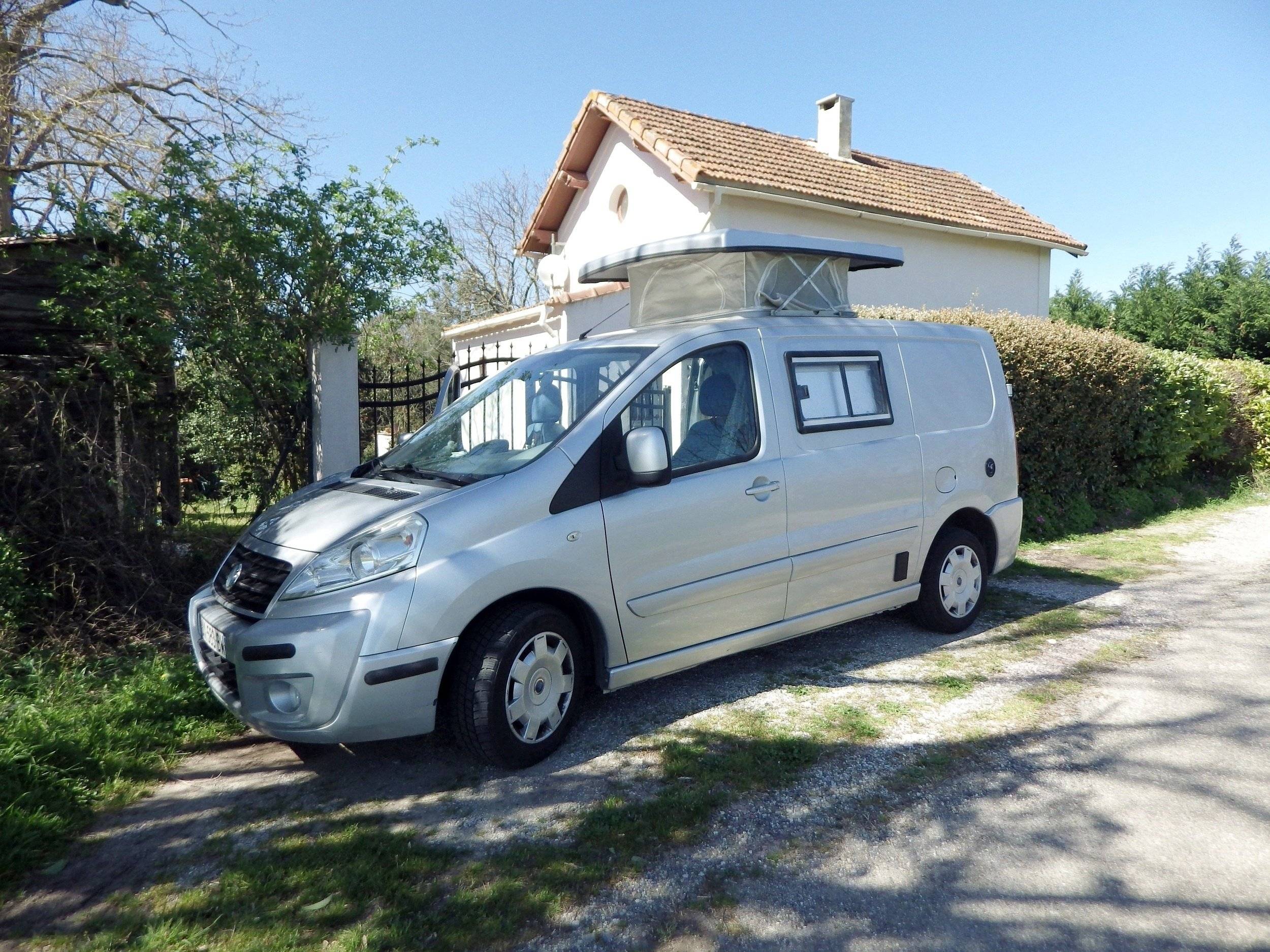 schräge Vorderansicht Fiat fiat scudo - Yescapa
