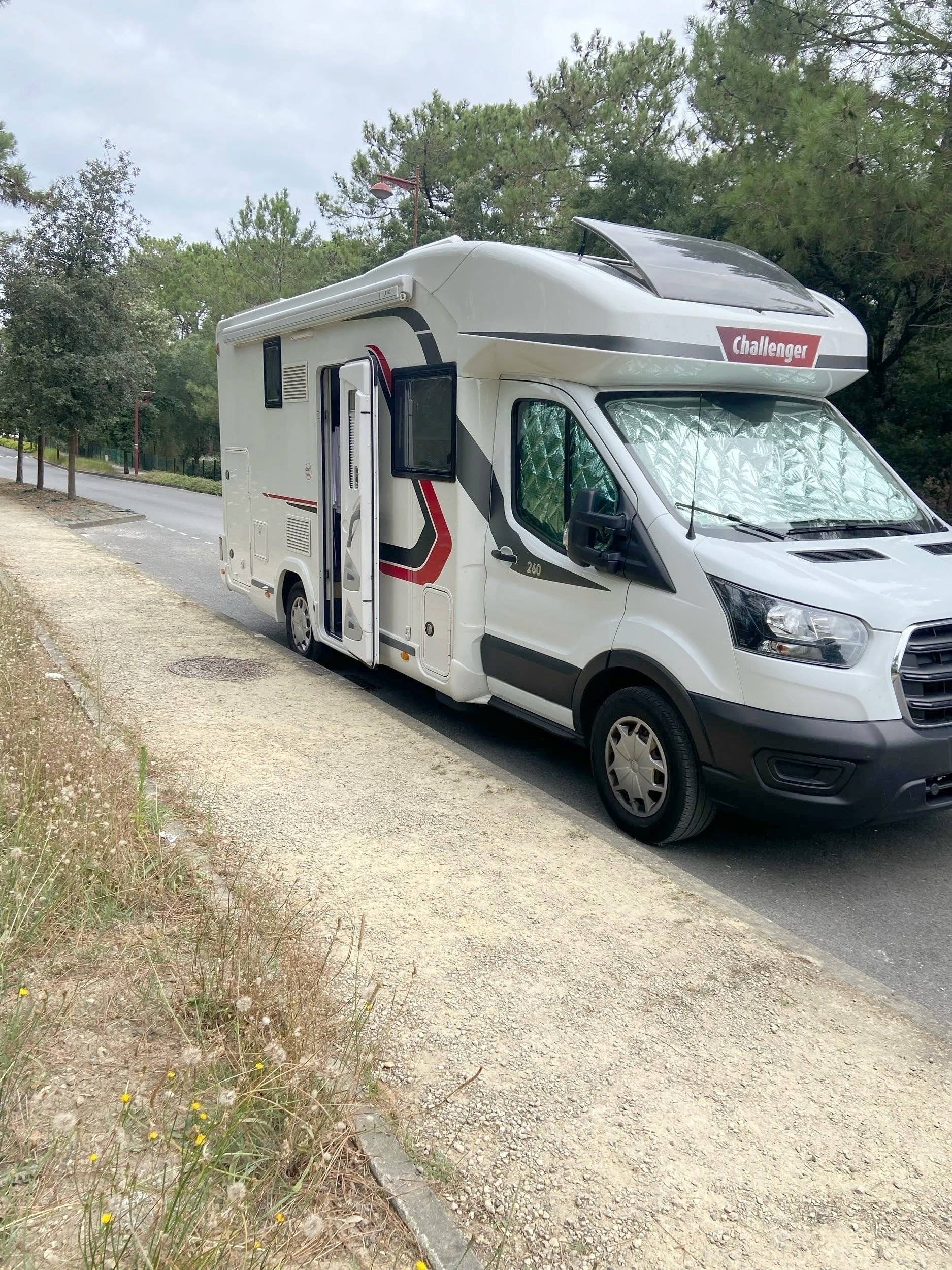 Challenger FORD TRANSIT