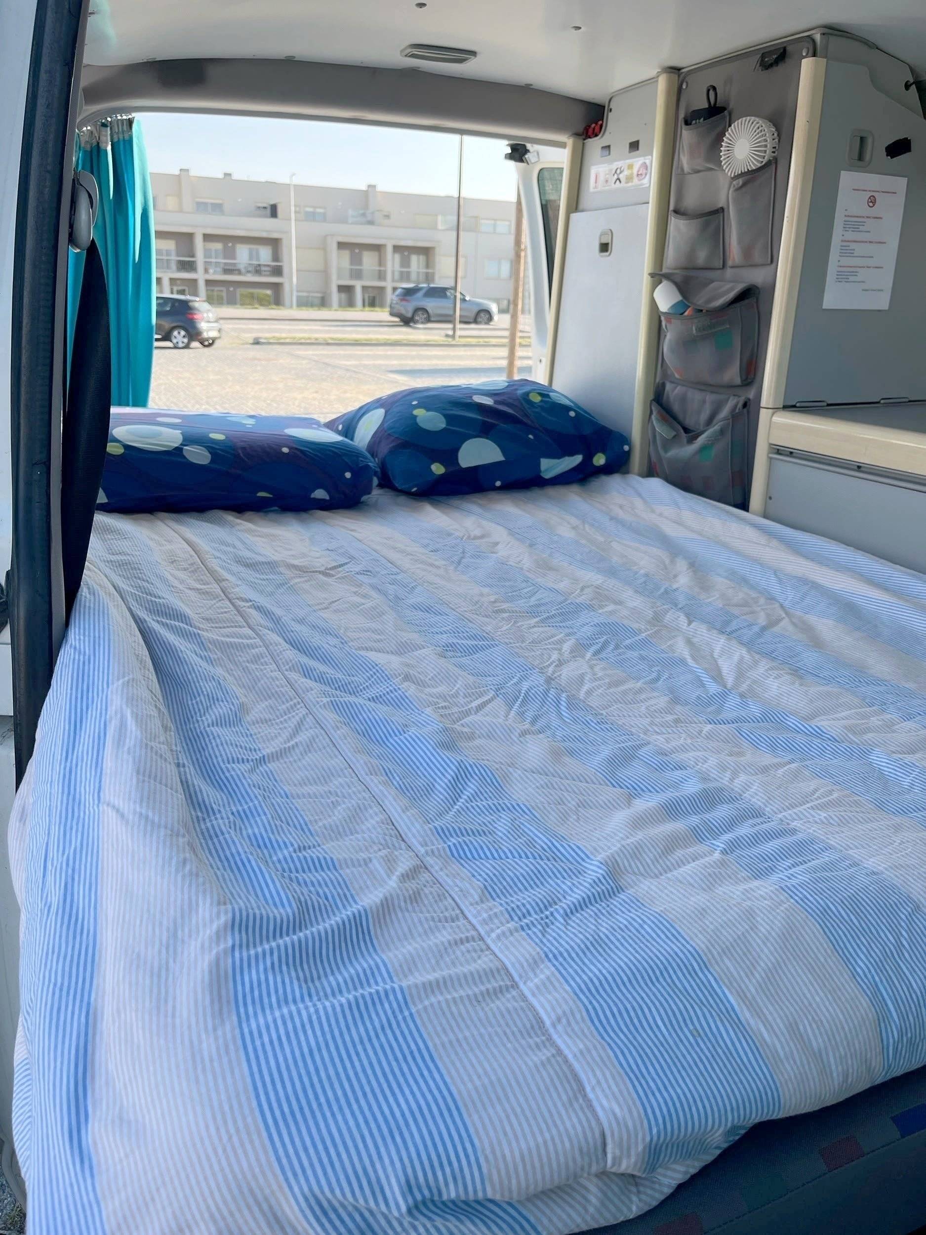 Schlafplätze Volkswagen T5 1,9 l 102 ch - Yescapa