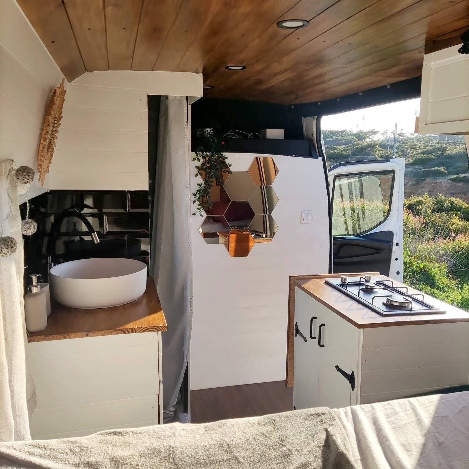 Coin cuisine Iveco Daily 35S11 - Yescapa