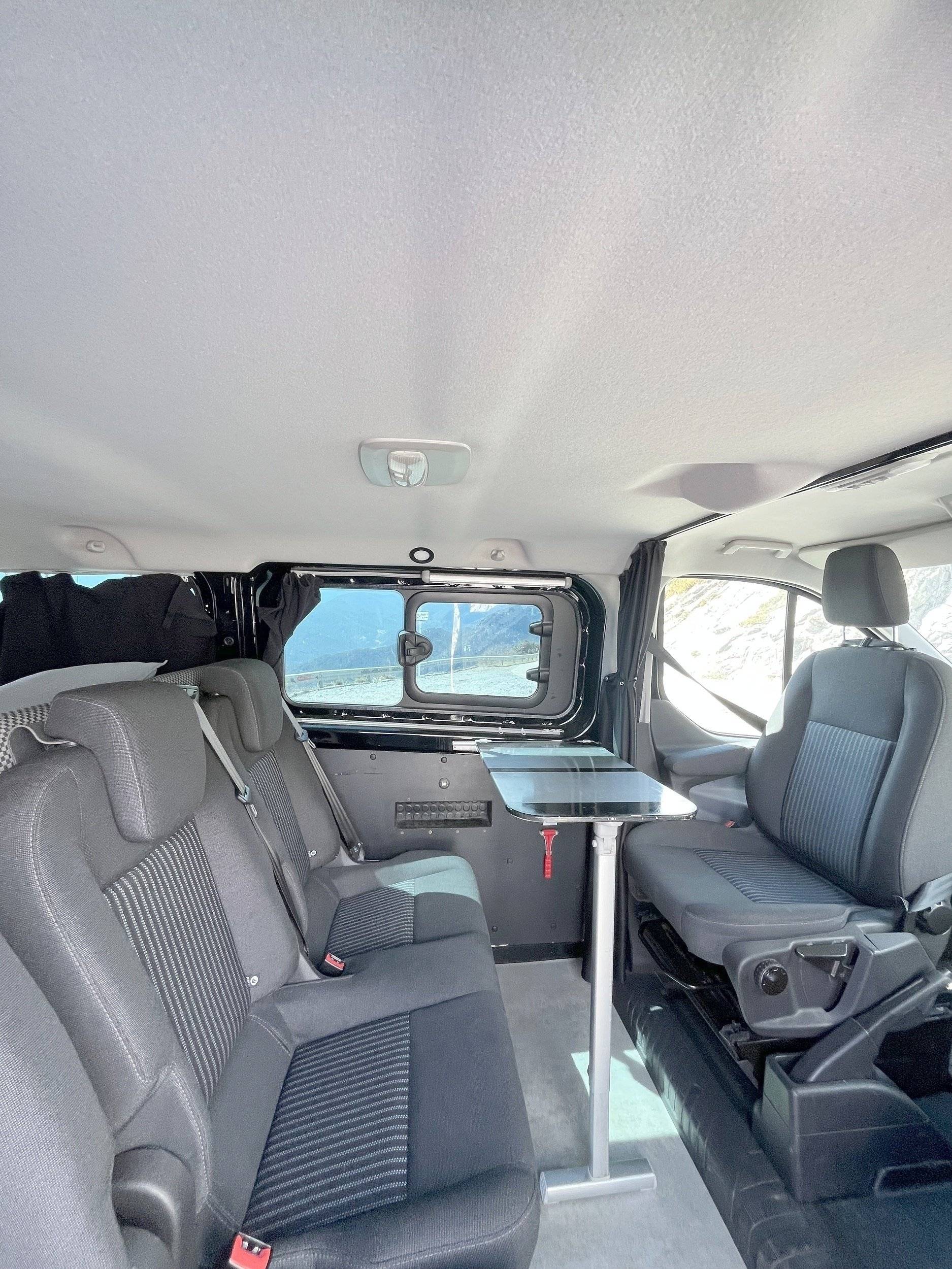 Dining Area Ford Transit Custom 2,0 l 130 ch - Yescapa