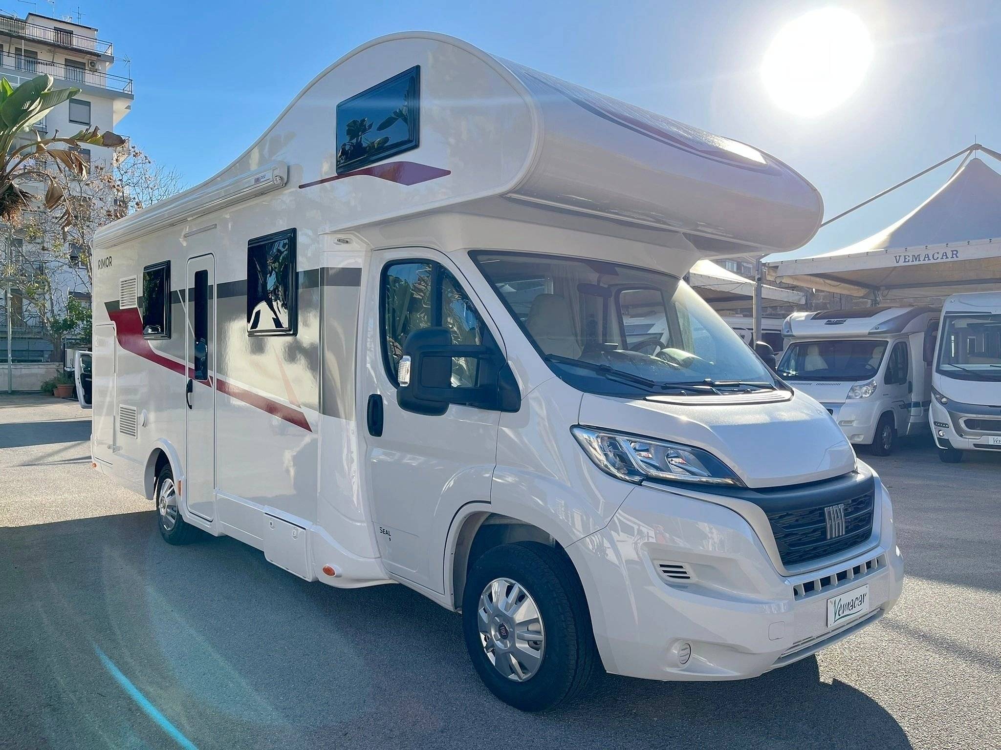 Front view from 3/4 Fiat FIAT DUCATO - Yescapa