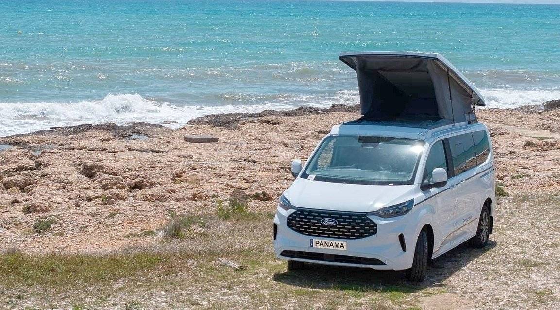 Front view from 3/4 Ford Transit 2,0 l 155 ch - Yescapa