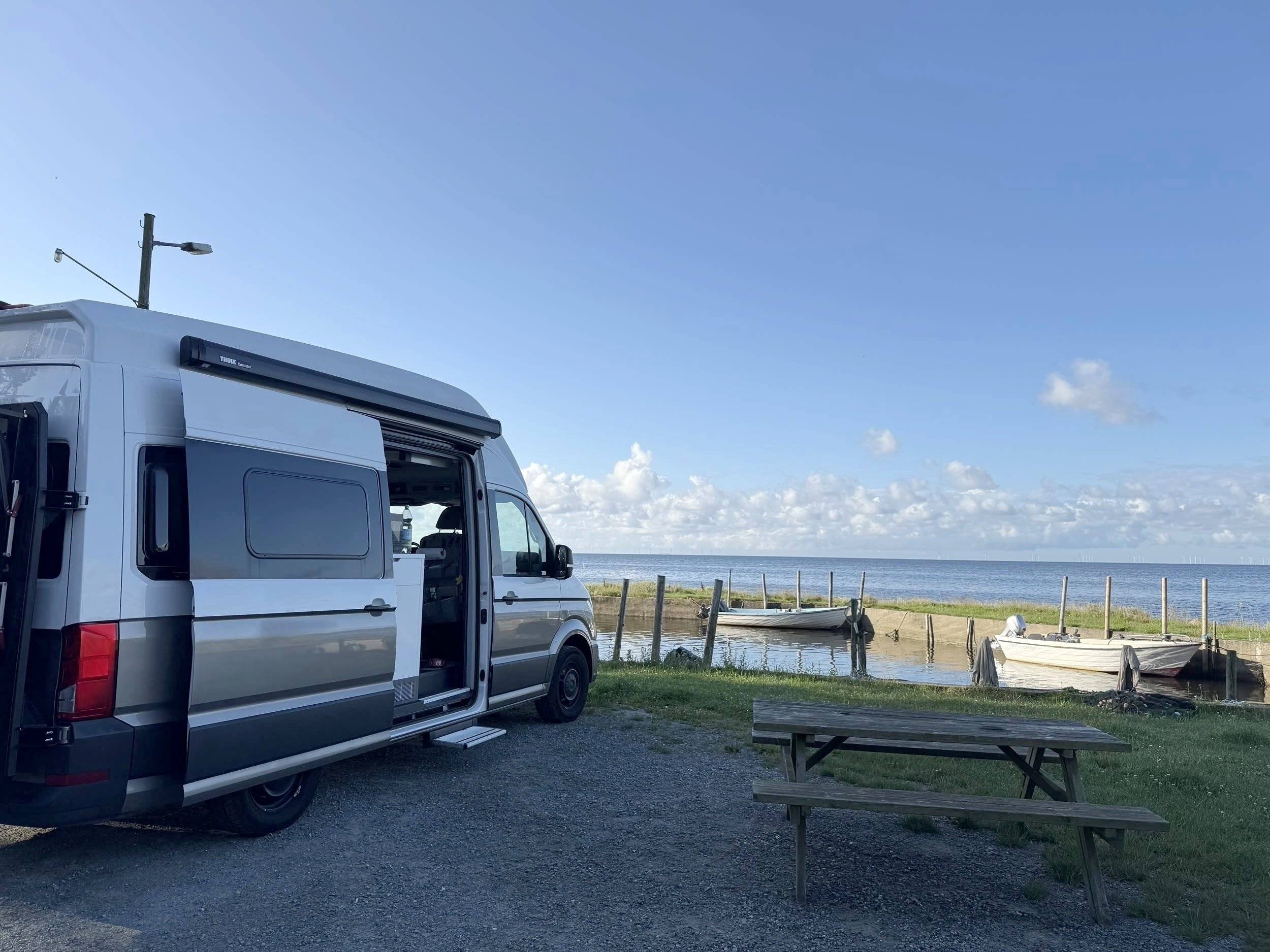 Front view from 3/4 Volkswagen Volkswagen Grand California 600 - Yescapa