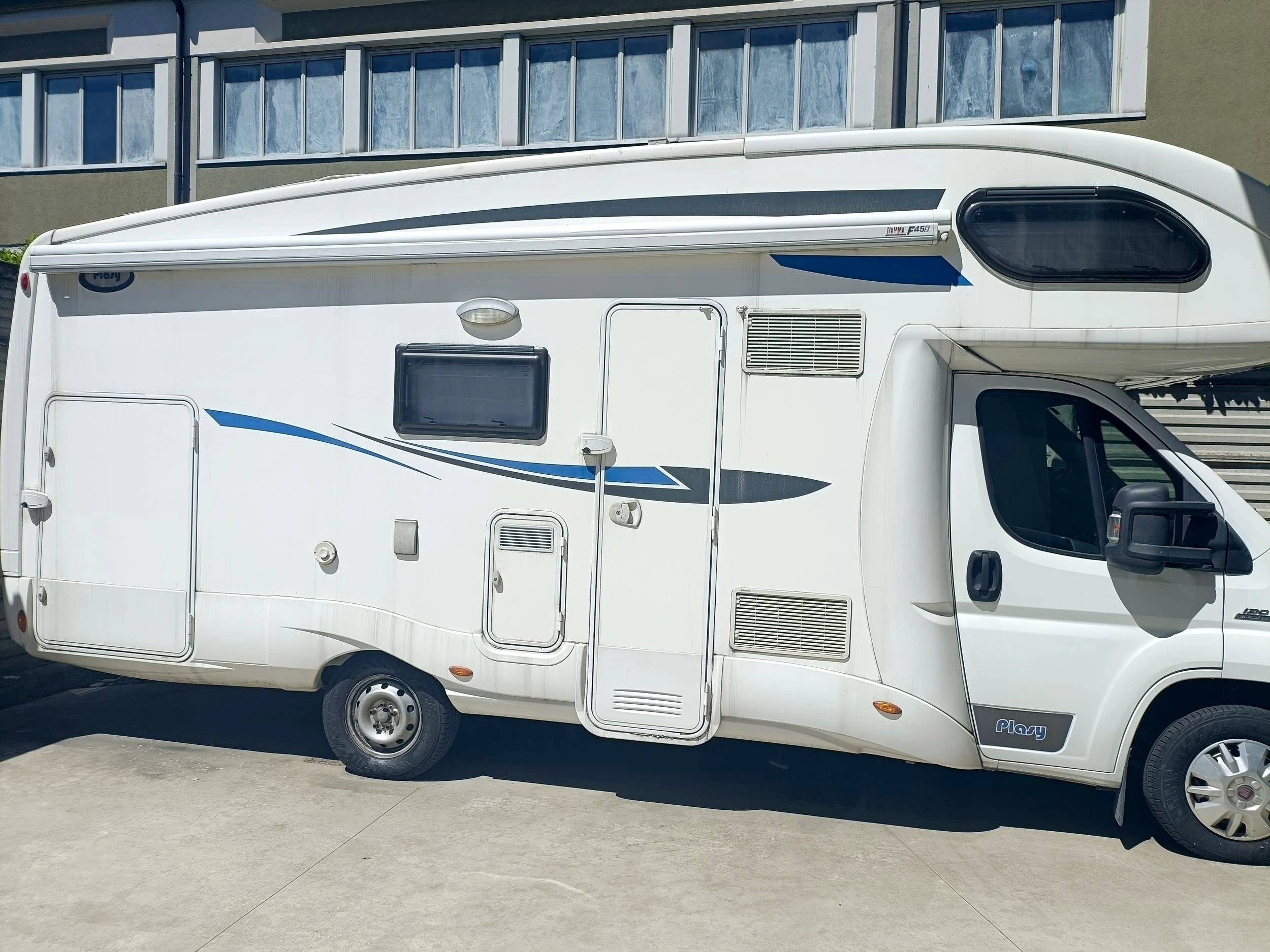 Coachbuilt RV 