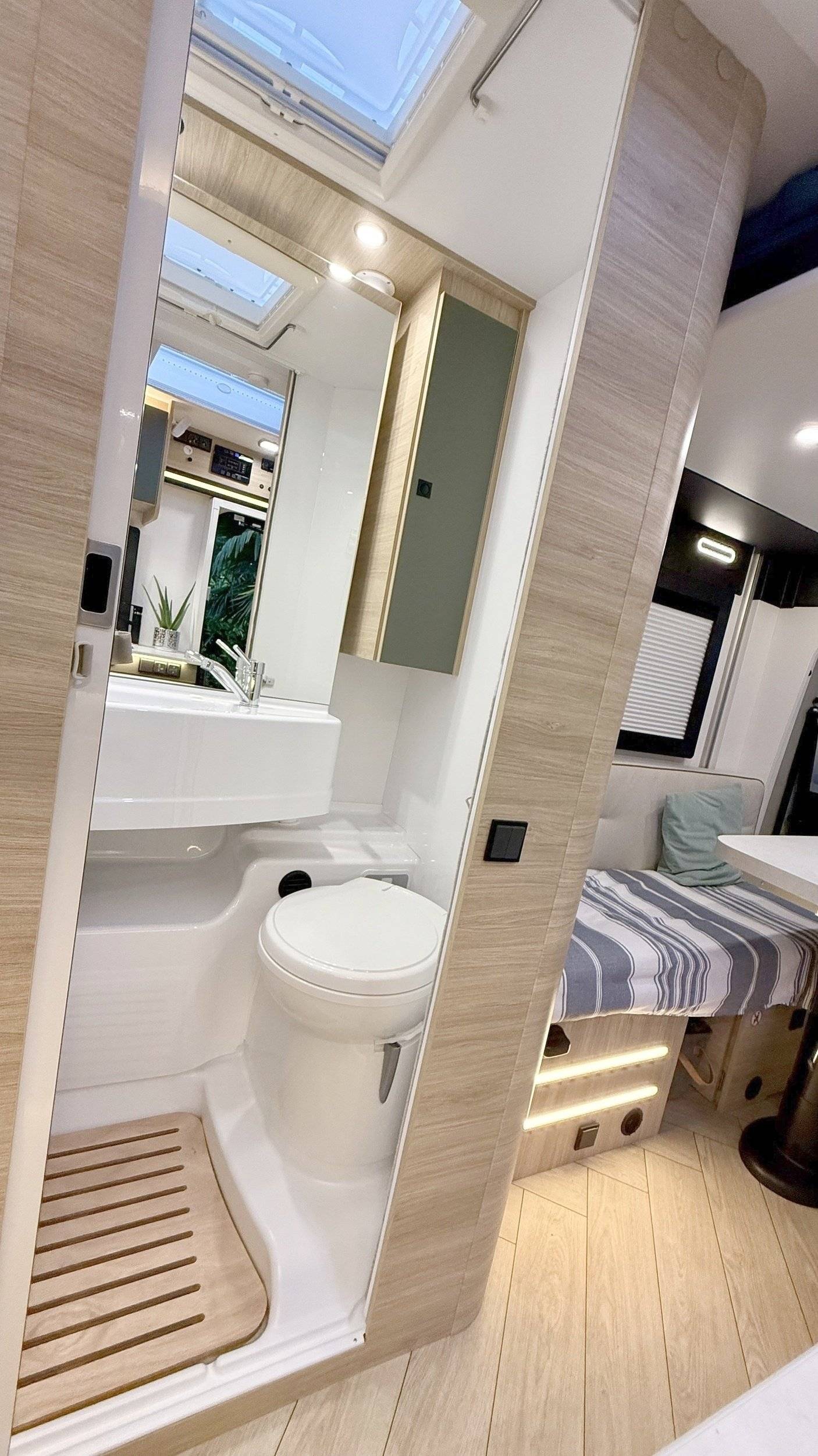 Challenger Challenger 250 Open Edition